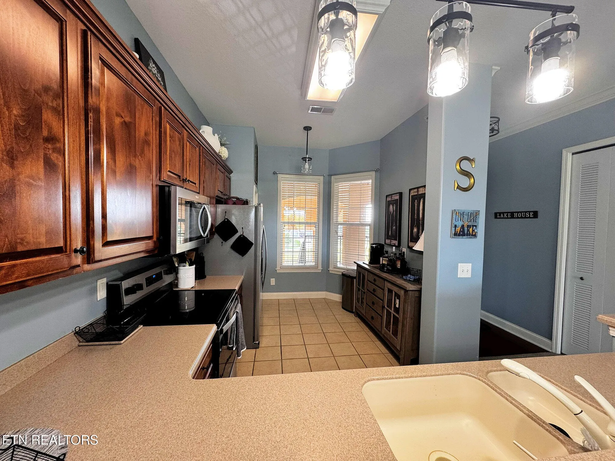 Property Slideshow image 5 of 34 | 535 rarity bay pkwy apt 304, Vonore, TN, 37885