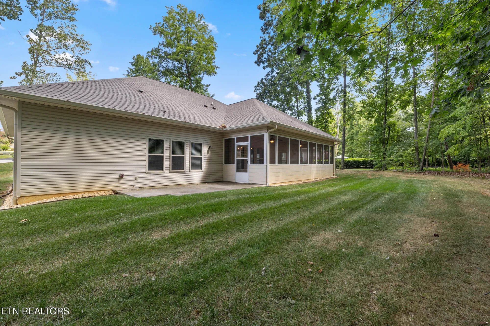 Property Slideshow image 16 of 19 | 512 igoti pl, Loudon, TN, 37774