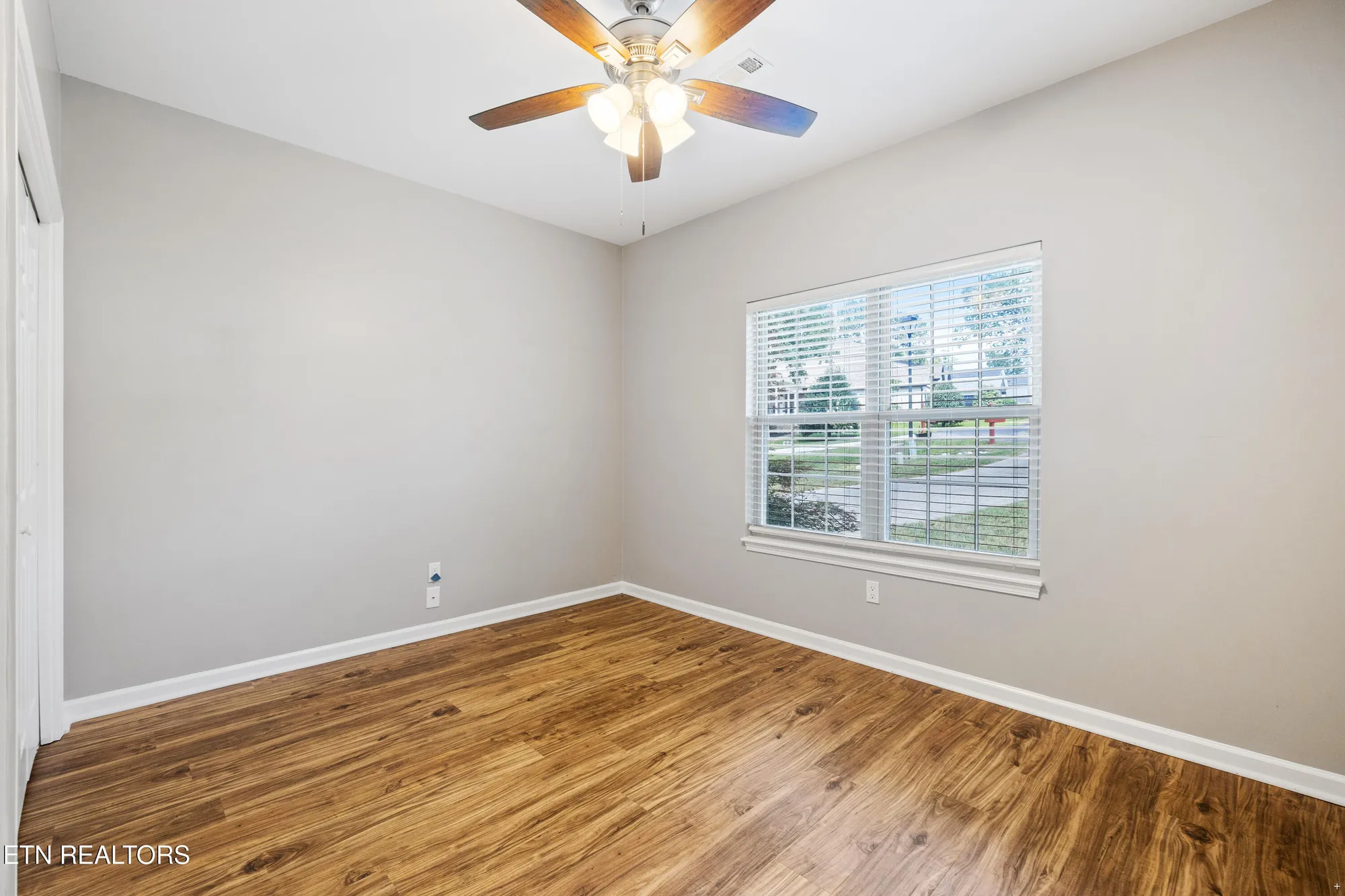 Property Slideshow image 15 of 19 | 512 igoti pl, Loudon, TN, 37774