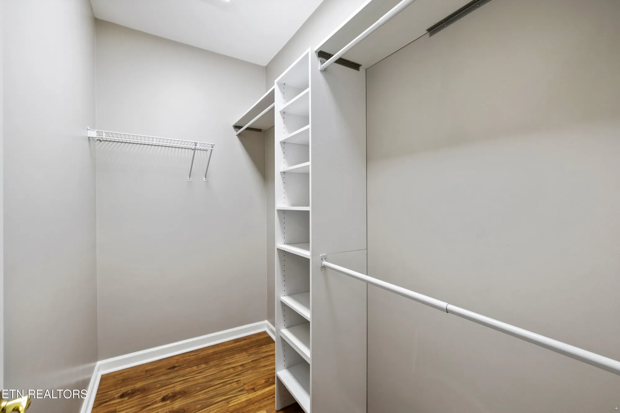 Property Slideshow image 12 of 19 | 512 igoti pl, Loudon, TN, 37774