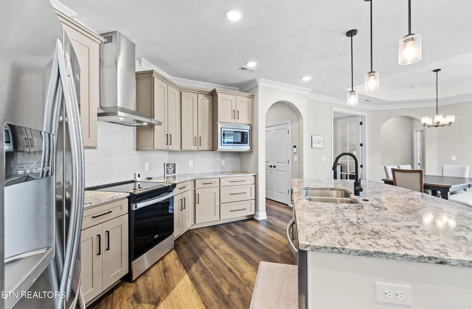 Property Slideshow image 4 of 23 | 511 chestnut pl, Loudon, TN, 37774