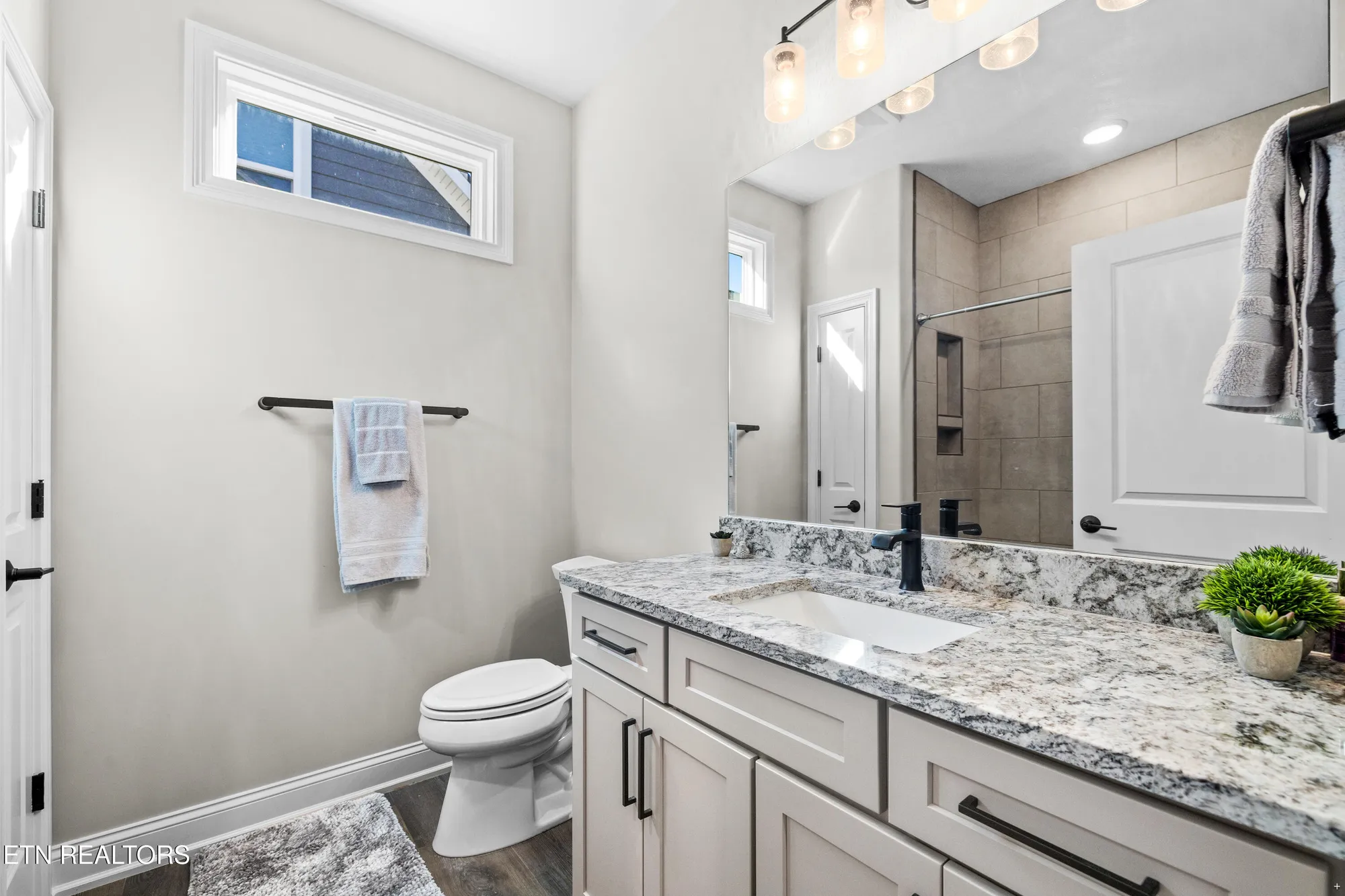 Property Slideshow image 13 of 23 | 511 chestnut pl, Loudon, TN, 37774