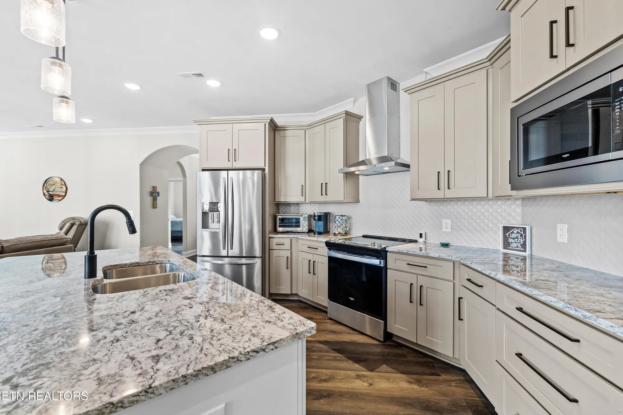 Property Slideshow image 3 of 23 | 511 chestnut pl, Loudon, TN, 37774