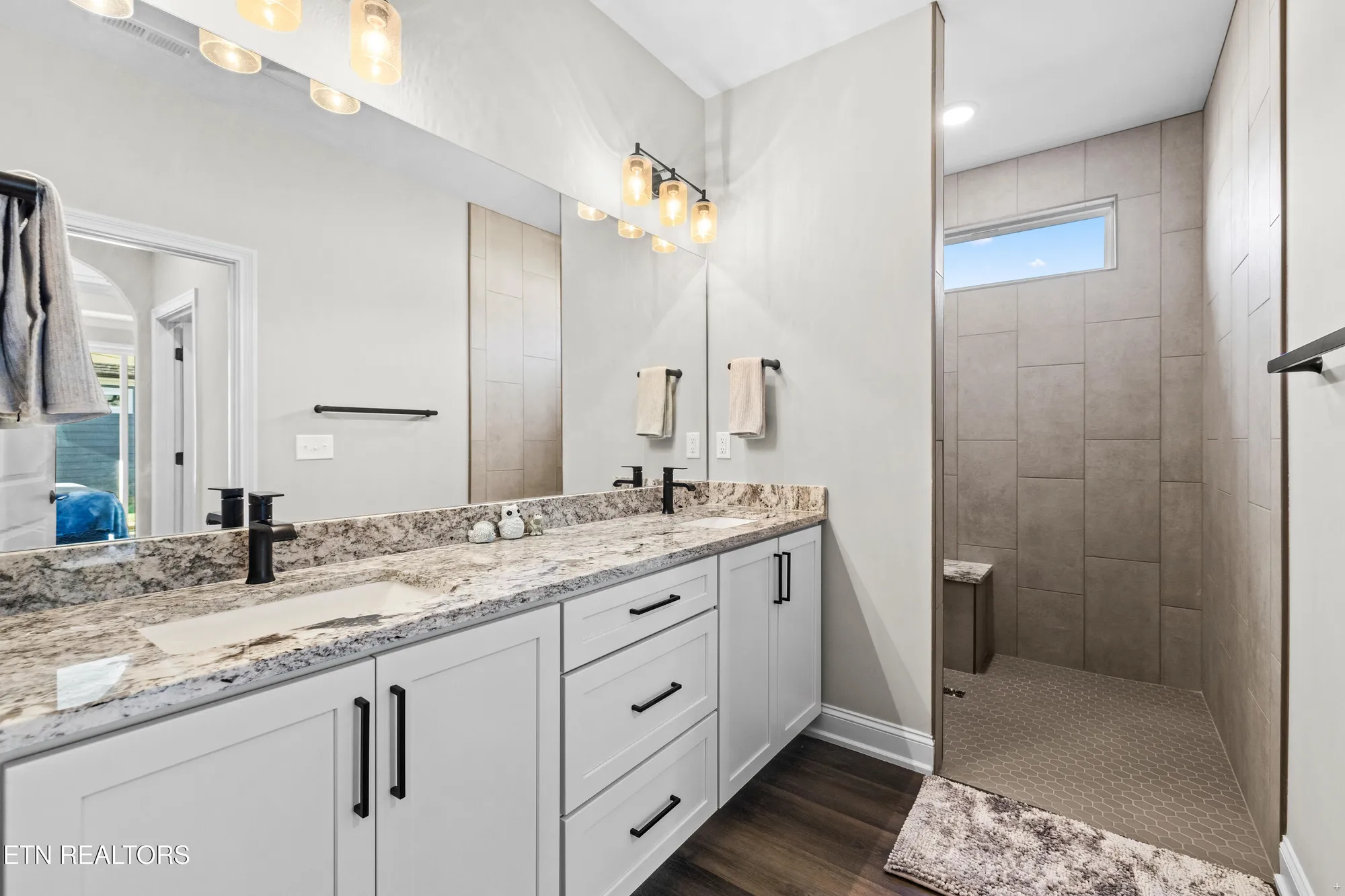 Property Slideshow image 11 of 23 | 511 chestnut pl, Loudon, TN, 37774