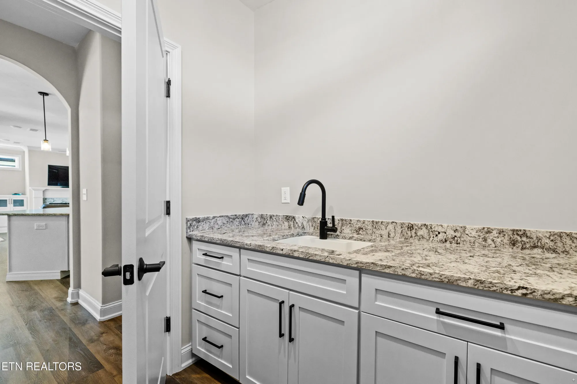 Property Slideshow image 17 of 23 | 511 chestnut pl, Loudon, TN, 37774