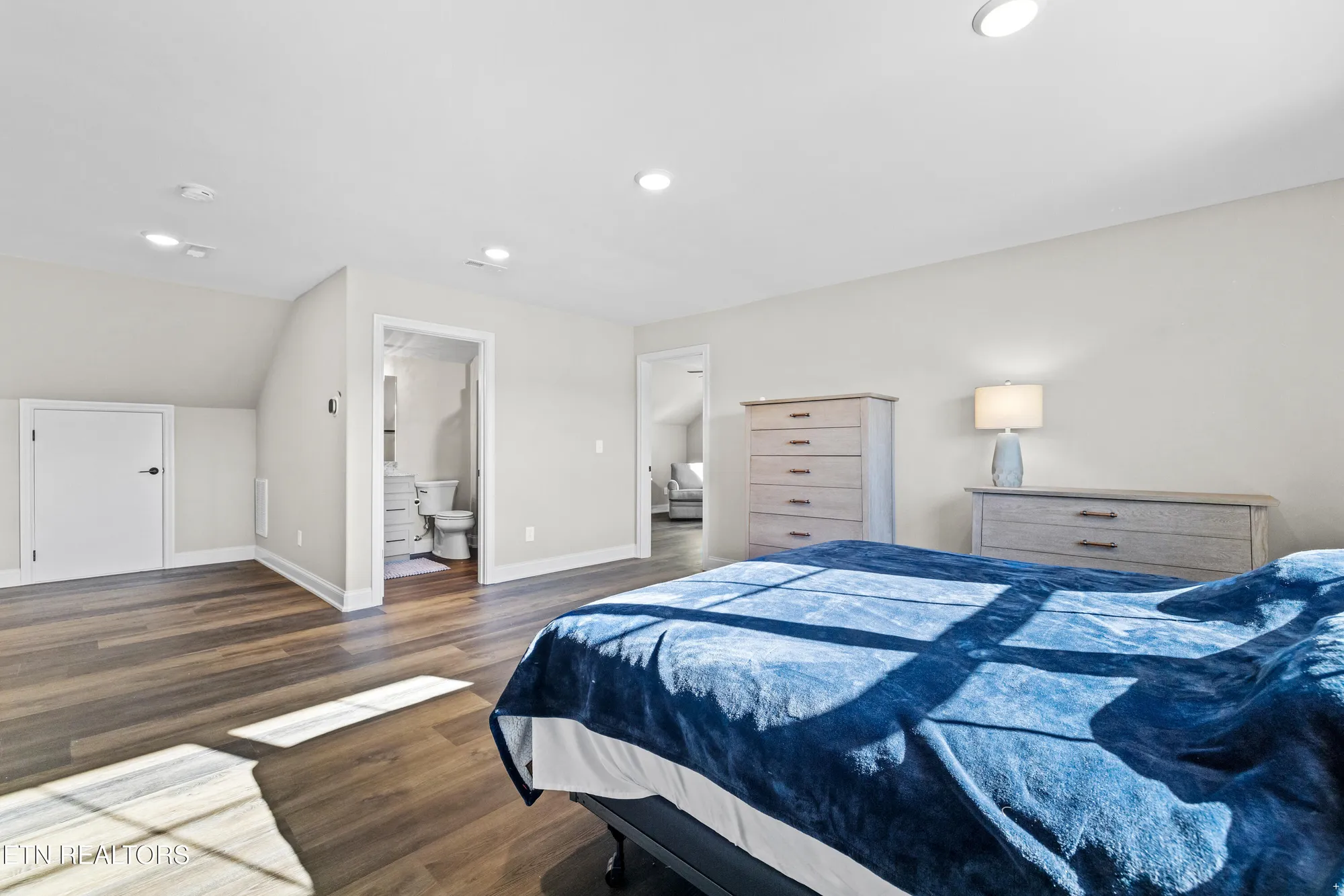 Property Slideshow image 19 of 23 | 511 chestnut pl, Loudon, TN, 37774