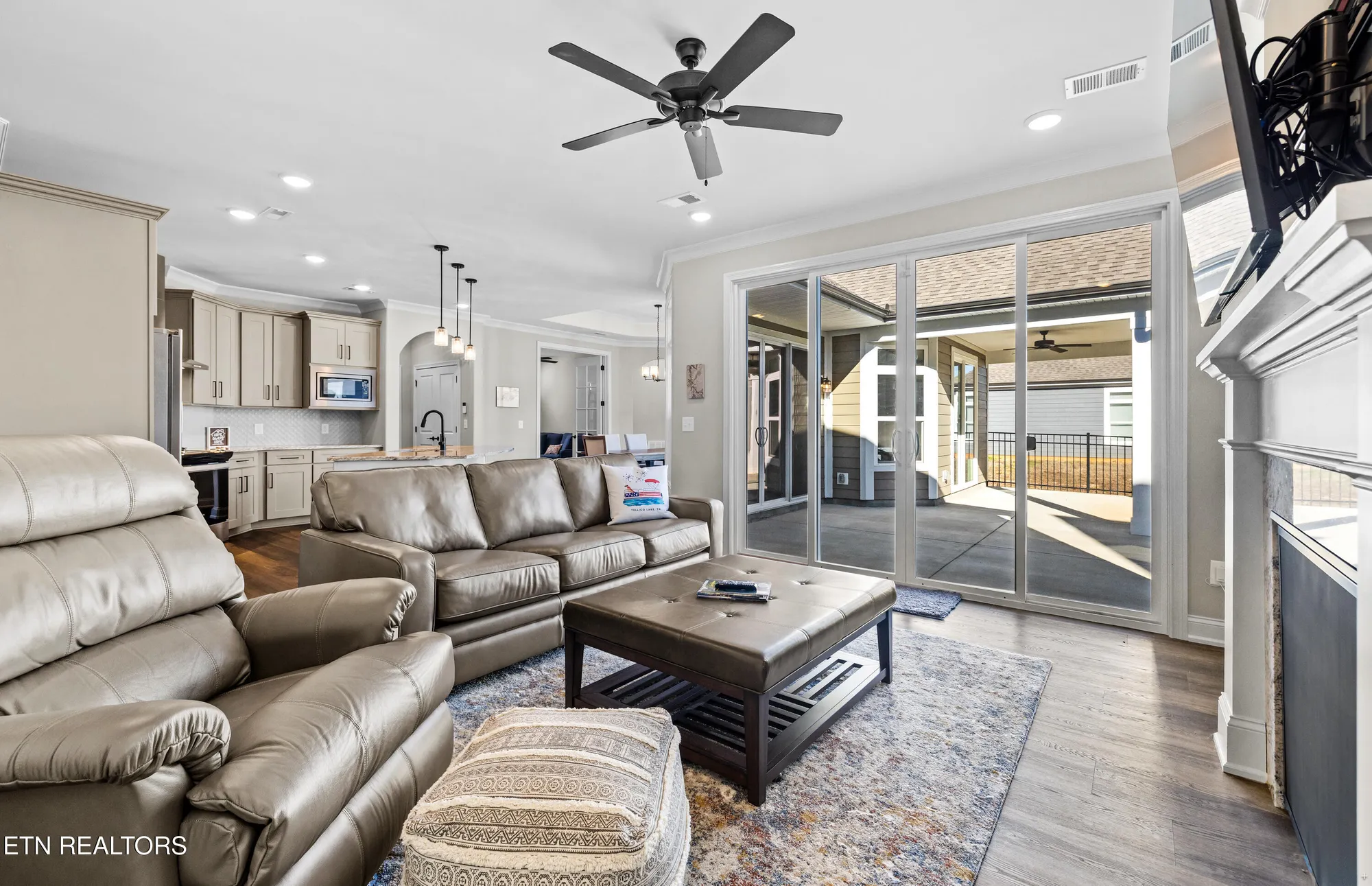 Property Slideshow image 8 of 23 | 511 chestnut pl, Loudon, TN, 37774