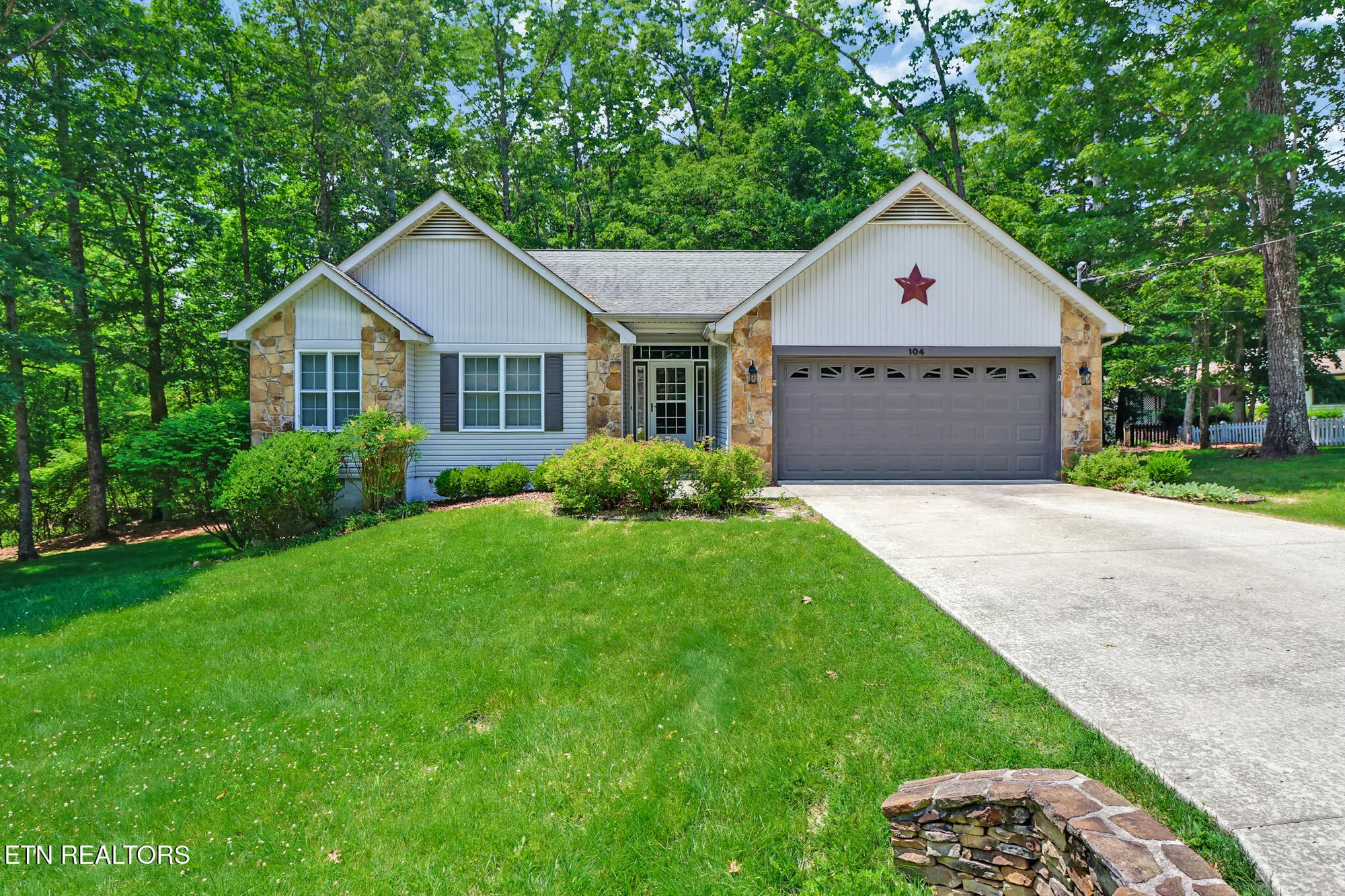 Property Slideshow image 1 of 36 | 104 glenwood dr, Crossville, TN, 38558