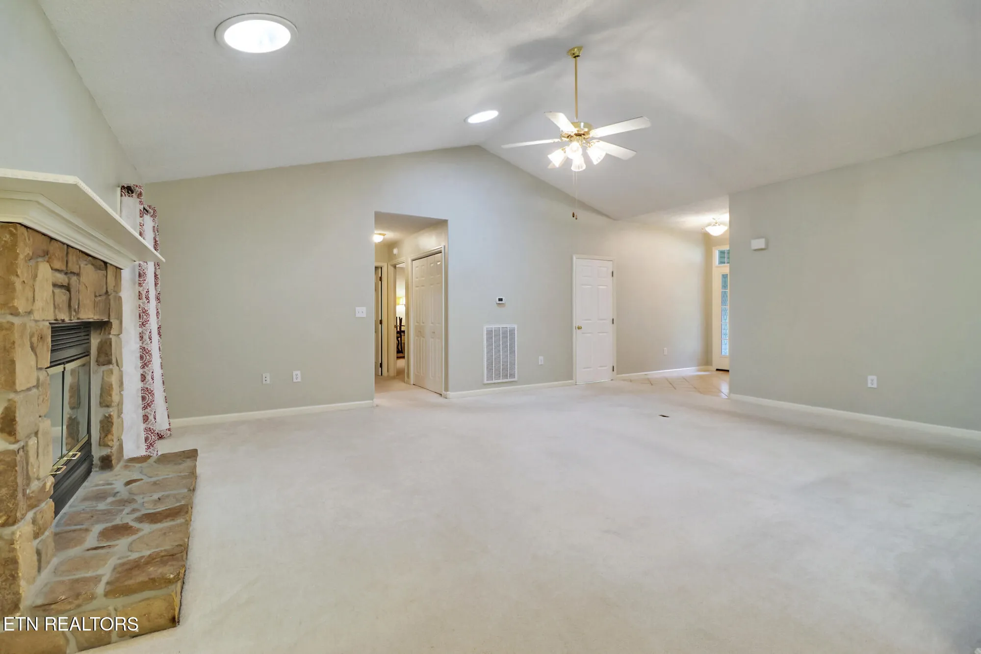 Property Slideshow image 8 of 36 | 104 glenwood dr, Crossville, TN, 38558