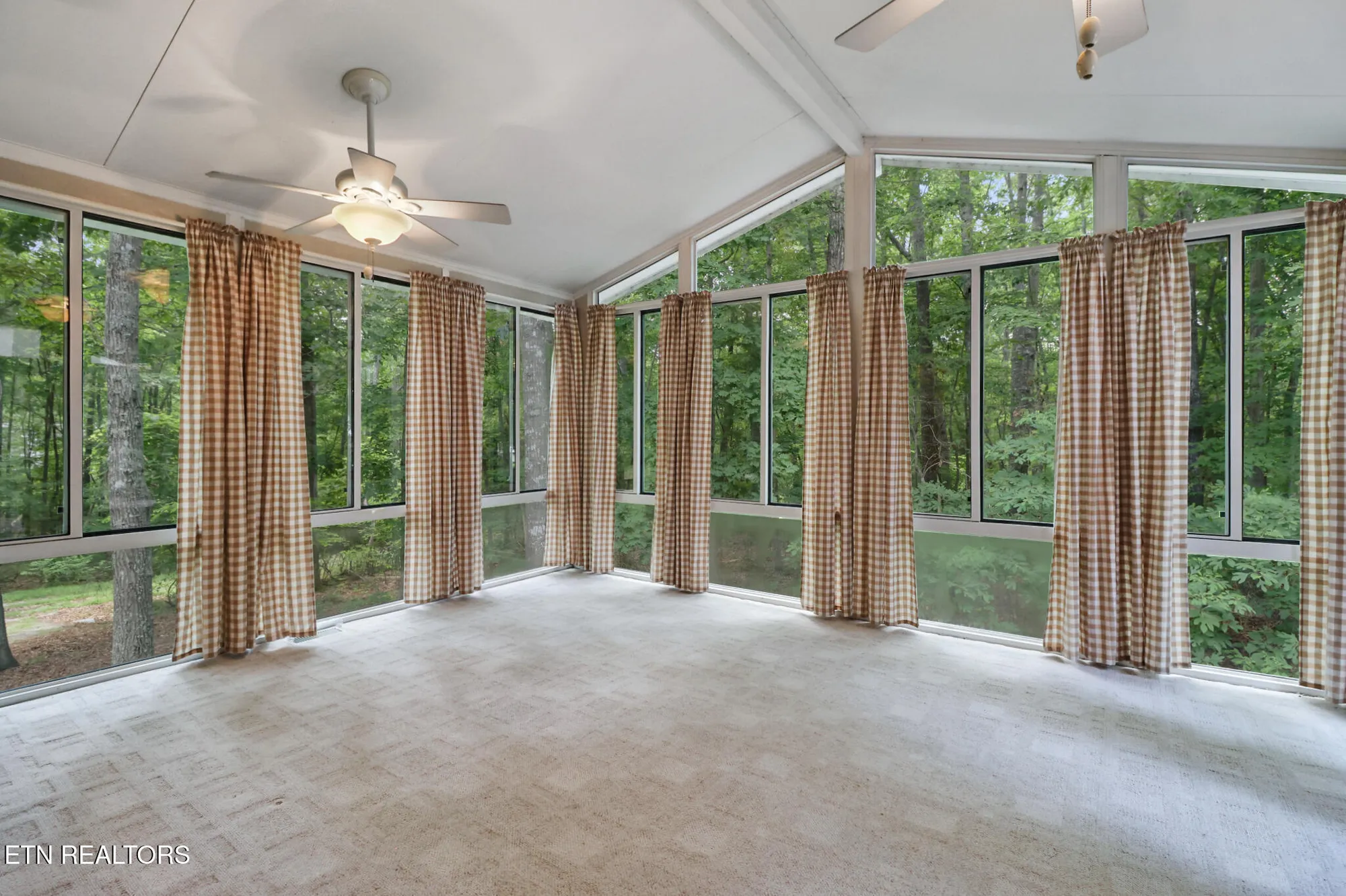 Property Slideshow image 18 of 36 | 104 glenwood dr, Crossville, TN, 38558