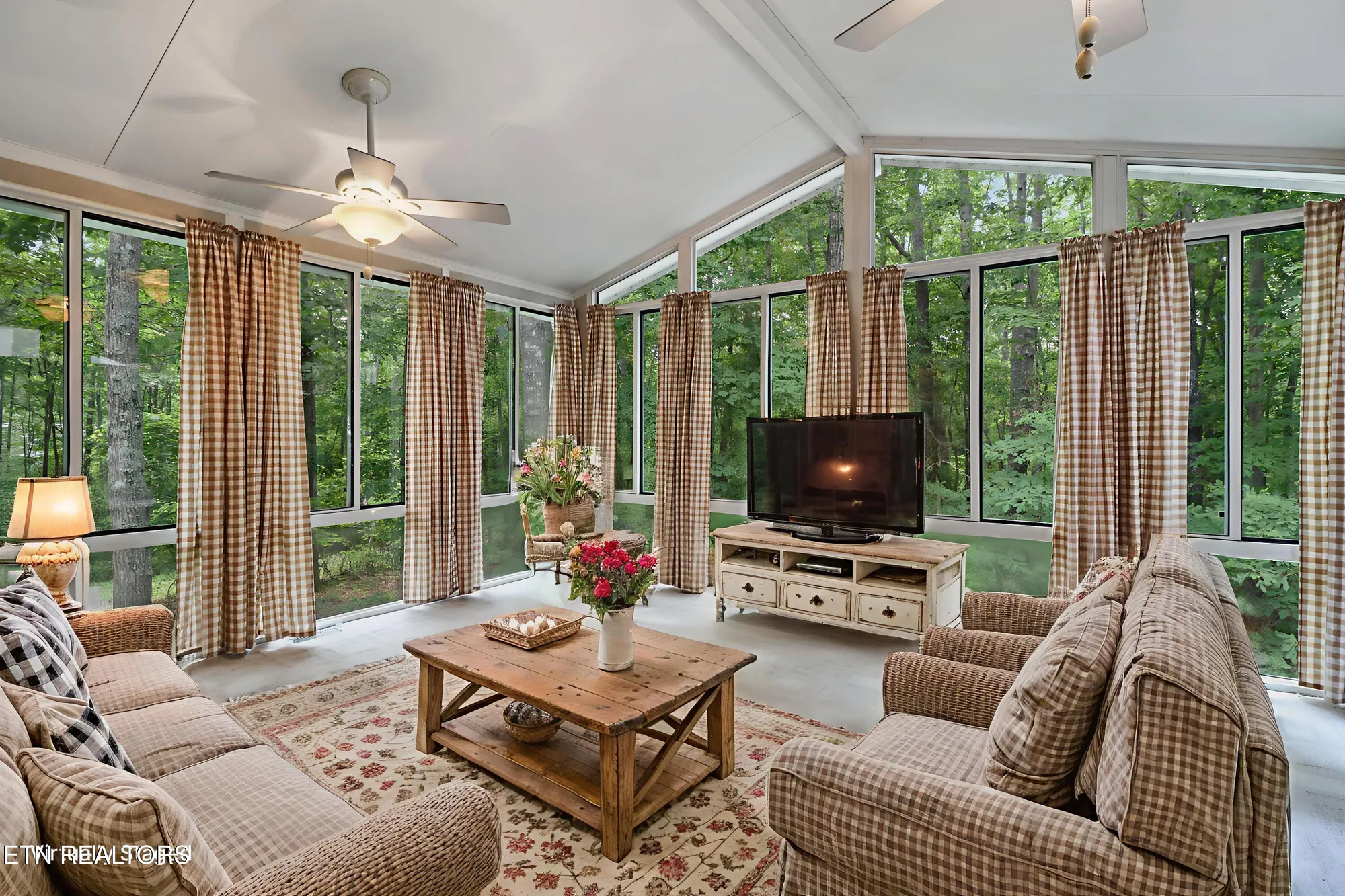 Property Slideshow image 19 of 36 | 104 glenwood dr, Crossville, TN, 38558