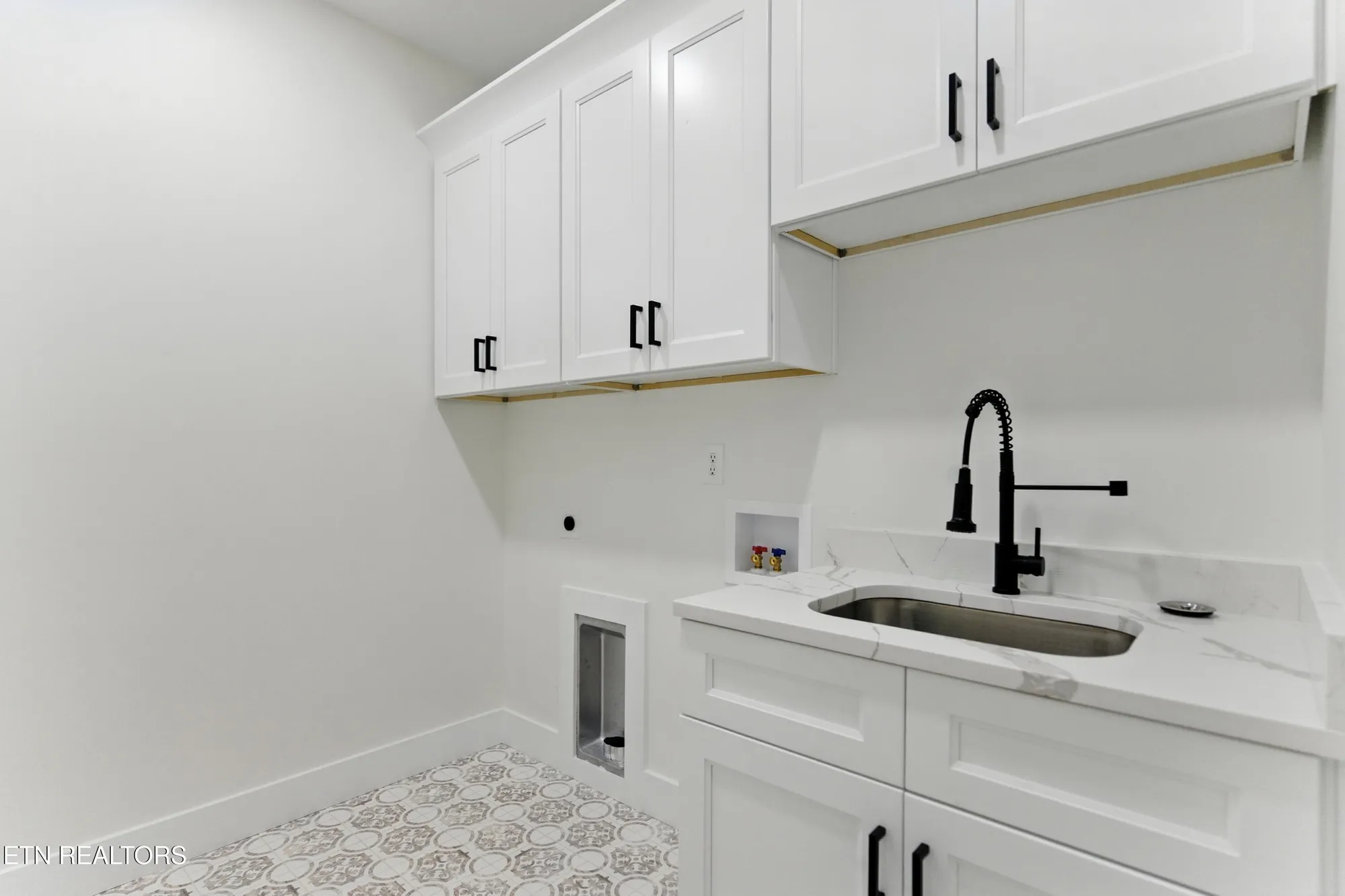 Property Slideshow image 26 of 53 | 155 elokwa way, Loudon, TN, 37774