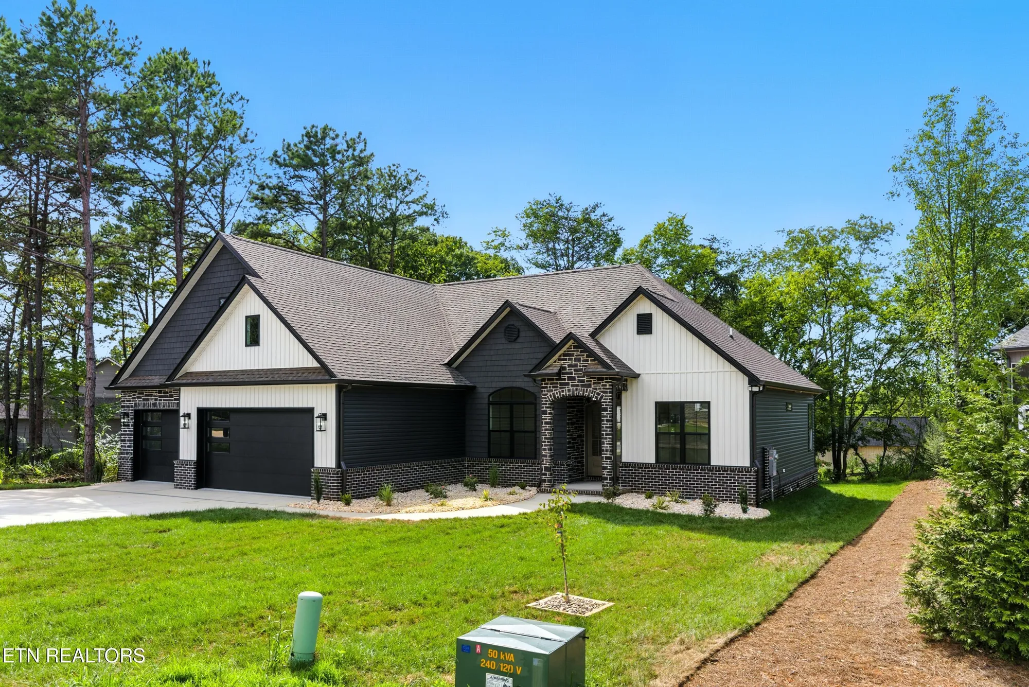 Property Slideshow image 3 of 53 | 155 elokwa way, Loudon, TN, 37774