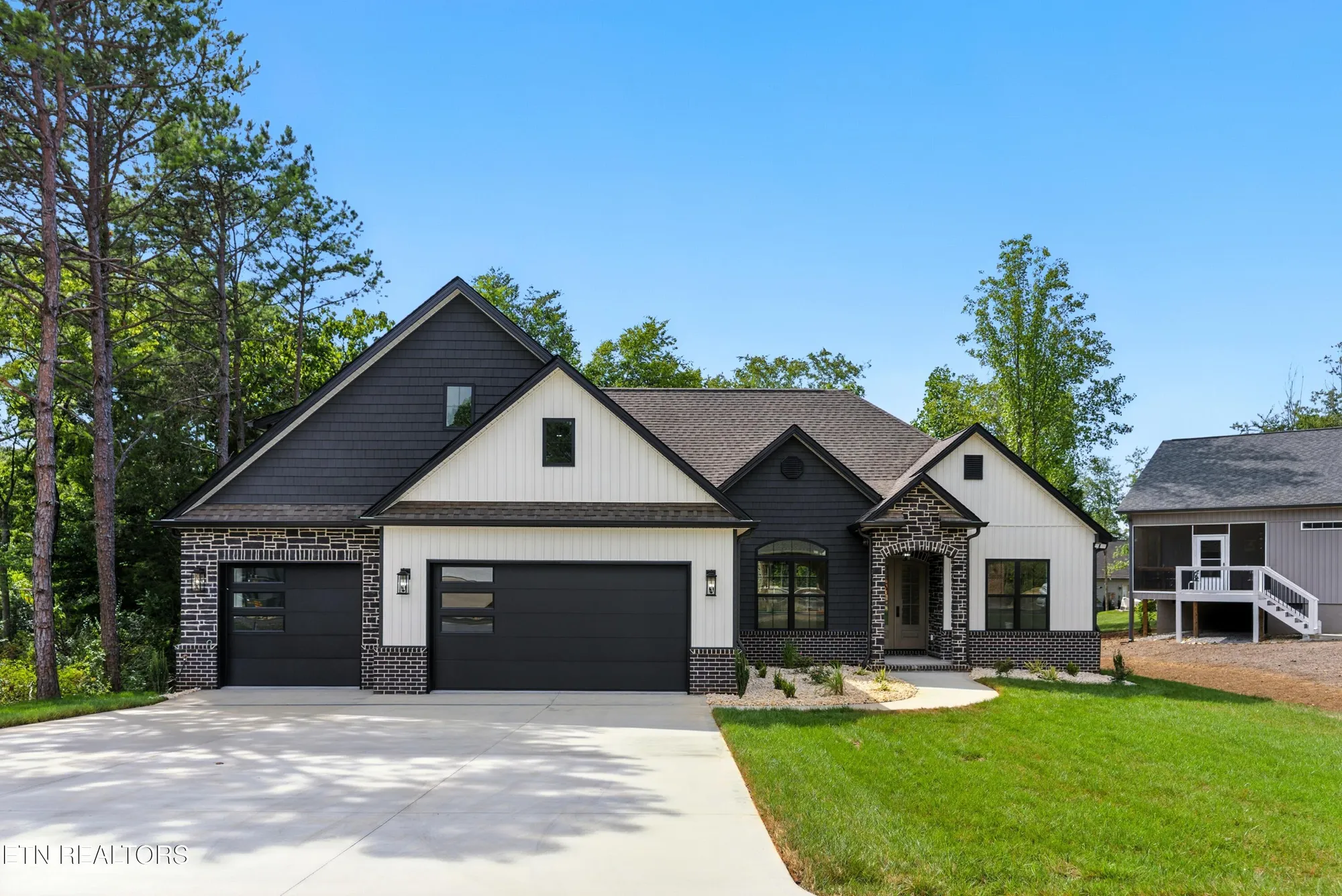 Property Slideshow image 1 of 53 | 155 elokwa way, Loudon, TN, 37774