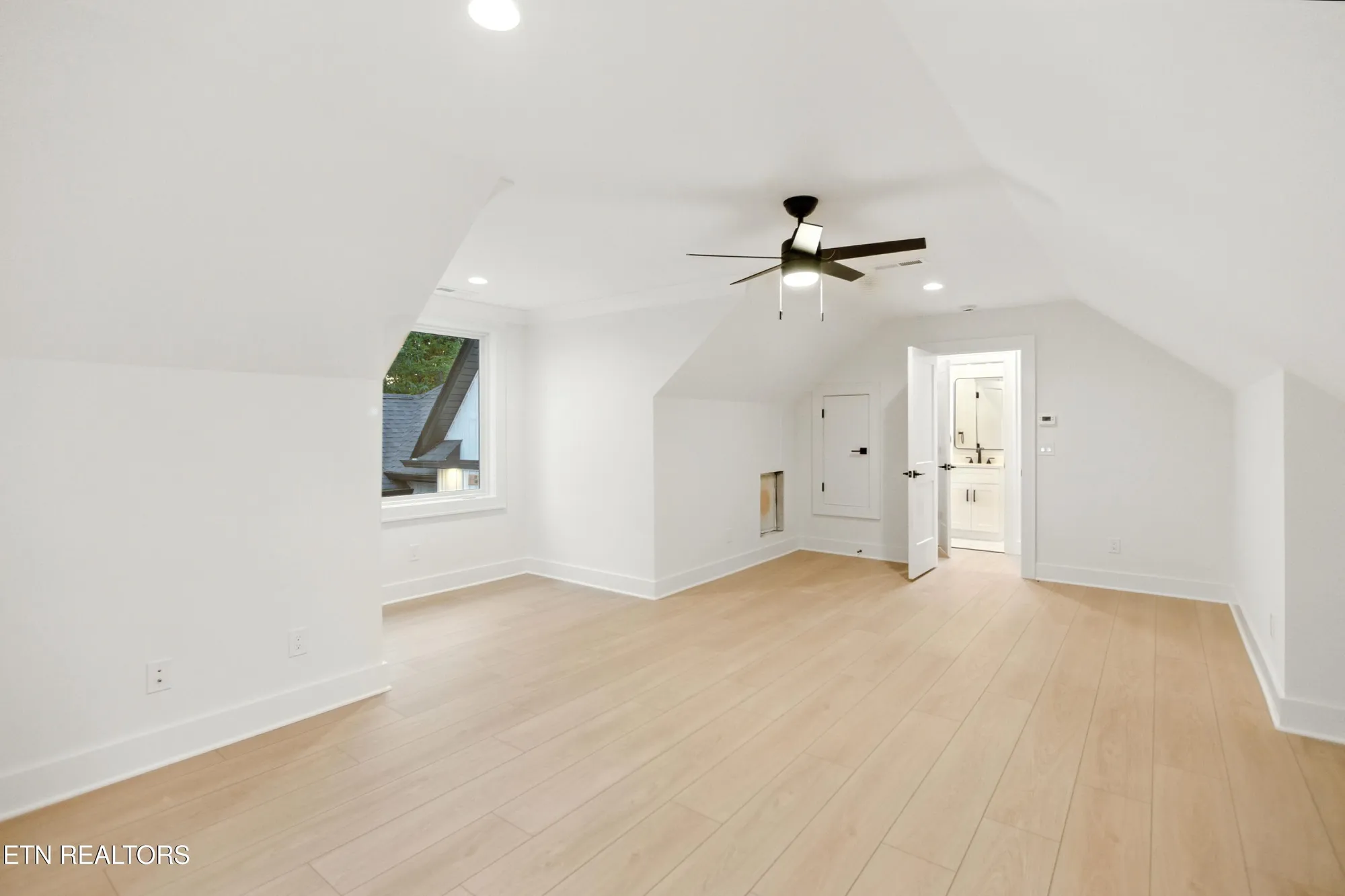 Property Slideshow image 41 of 50 | 238 gadusi way, Loudon, TN, 37774