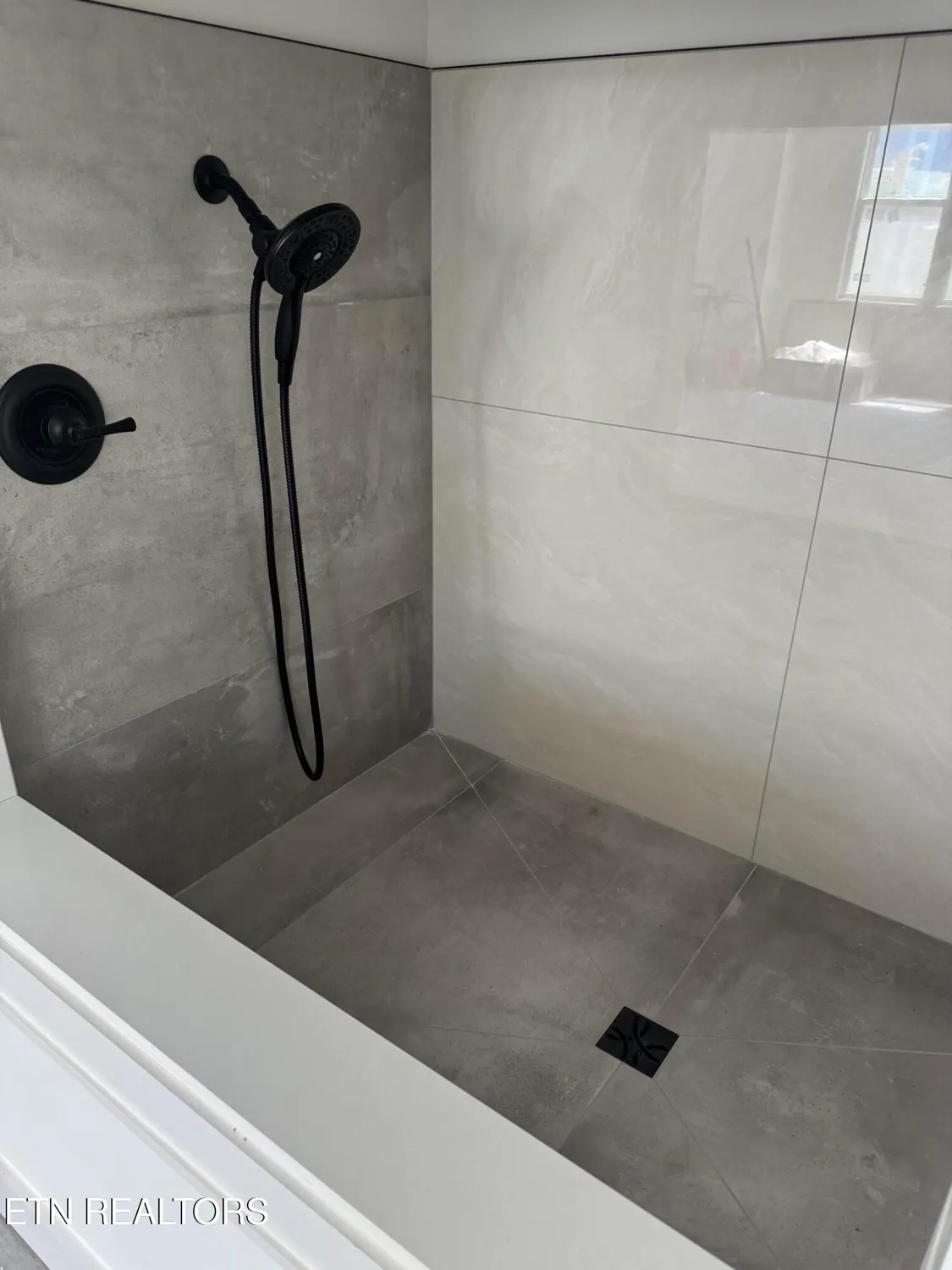 Property Slideshow image 43 of 50 | 238 gadusi way, Loudon, TN, 37774