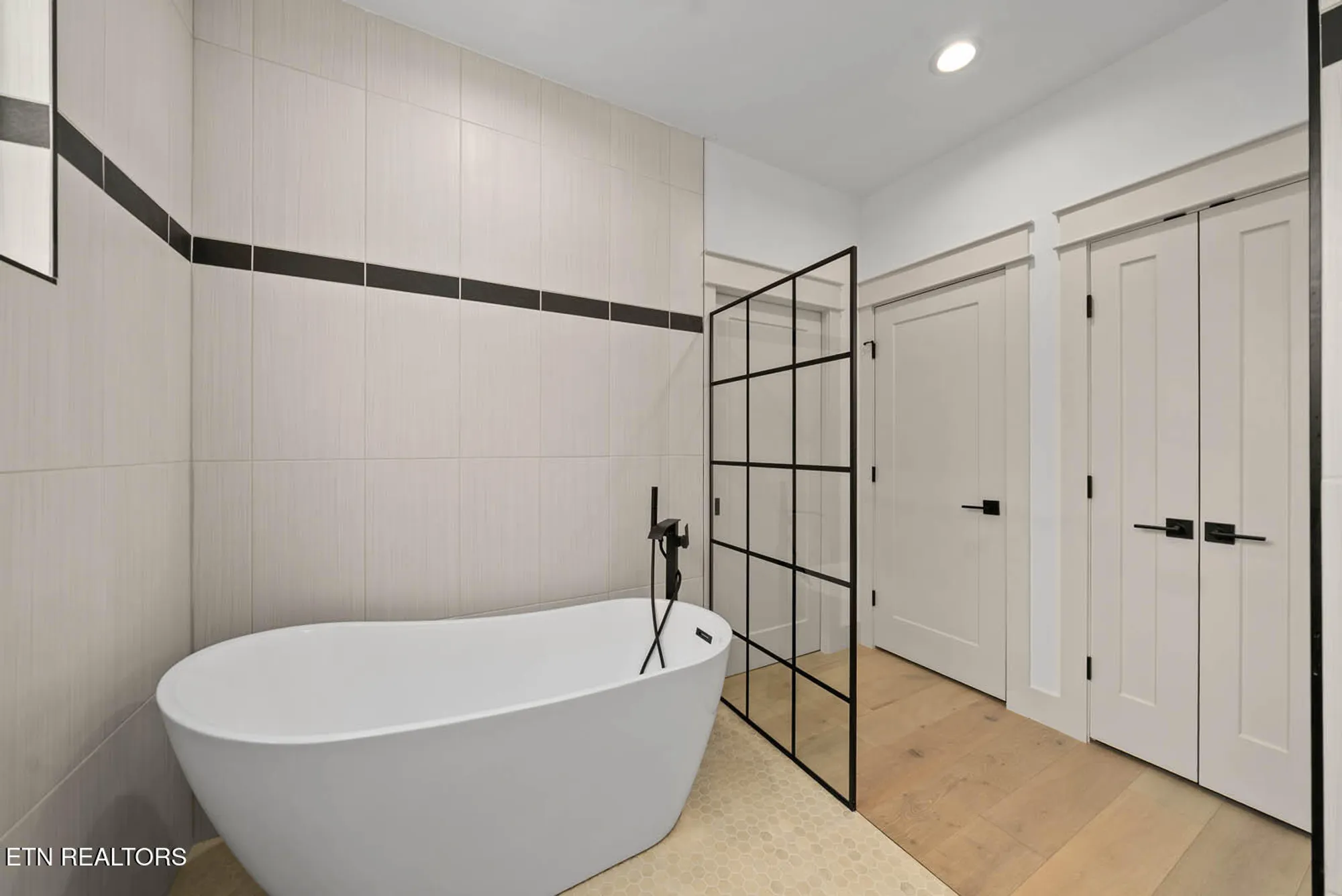 Property Slideshow image 30 of 52 | 11 brenningham ln, Crossville, TN, 38558