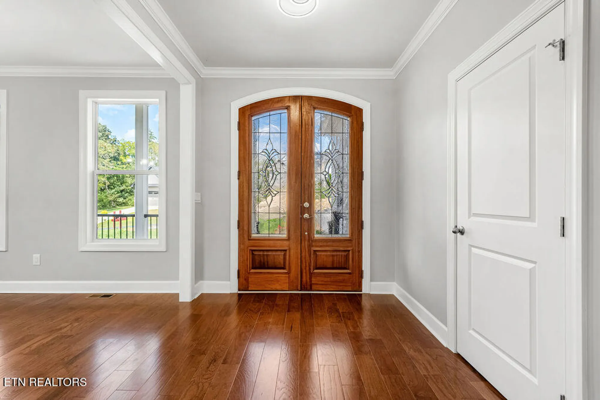 Property Slideshow image 6 of 48 | 168 amohi way, Loudon, TN, 37774