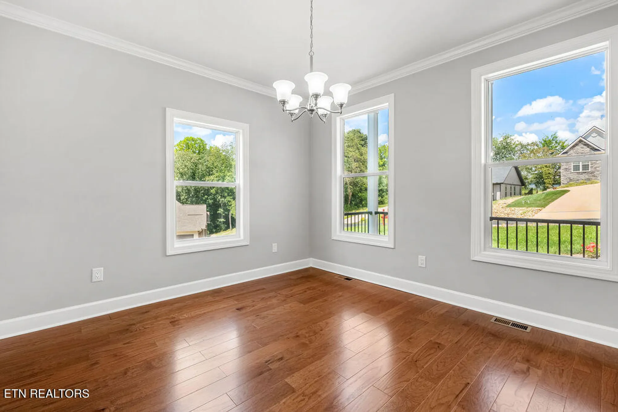 Property Slideshow image 7 of 48 | 168 amohi way, Loudon, TN, 37774