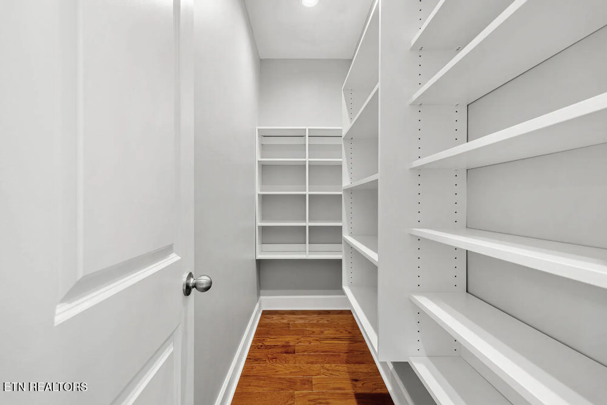 Property Slideshow image 11 of 48 | 168 amohi way, Loudon, TN, 37774