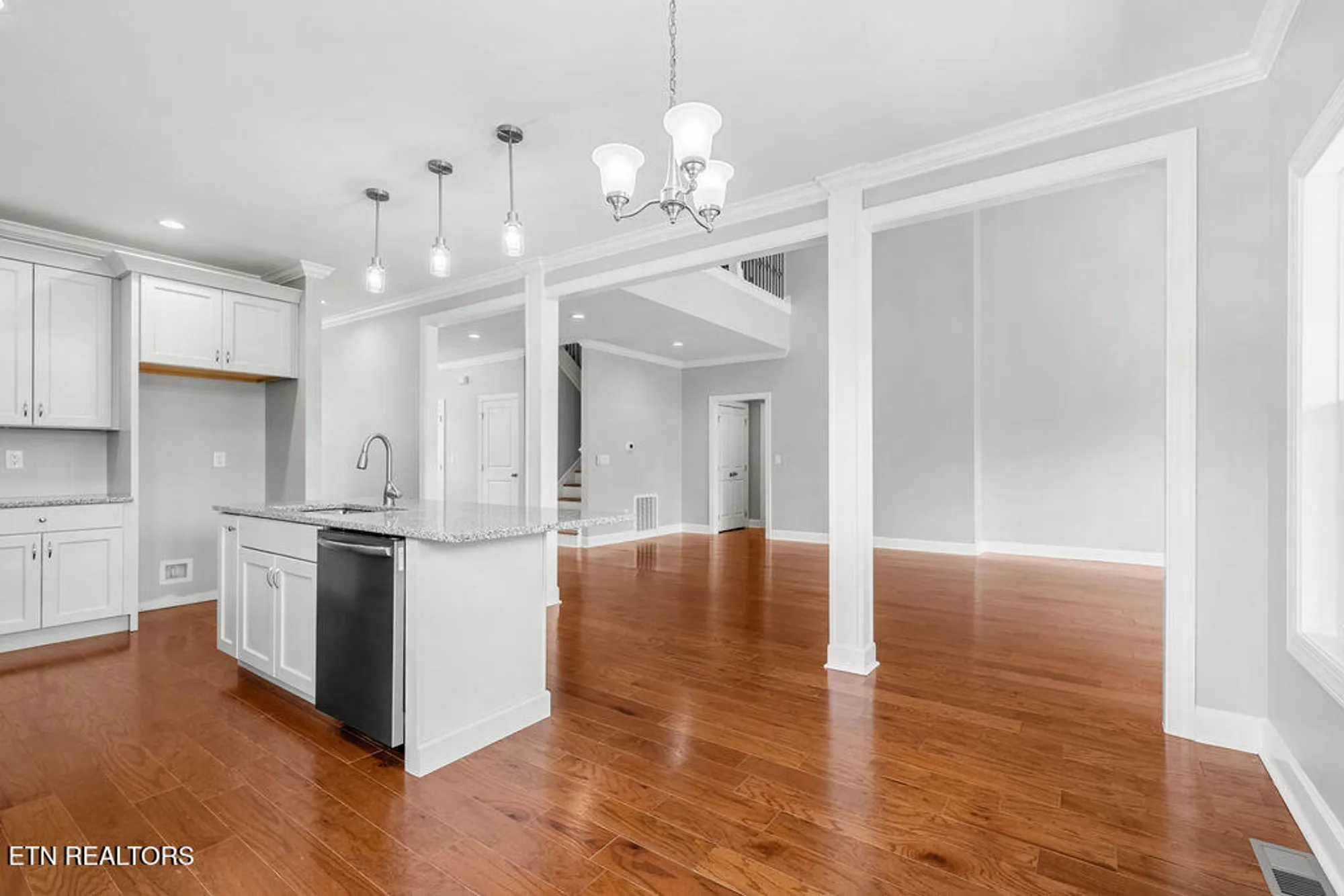 Property Slideshow image 13 of 48 | 168 amohi way, Loudon, TN, 37774