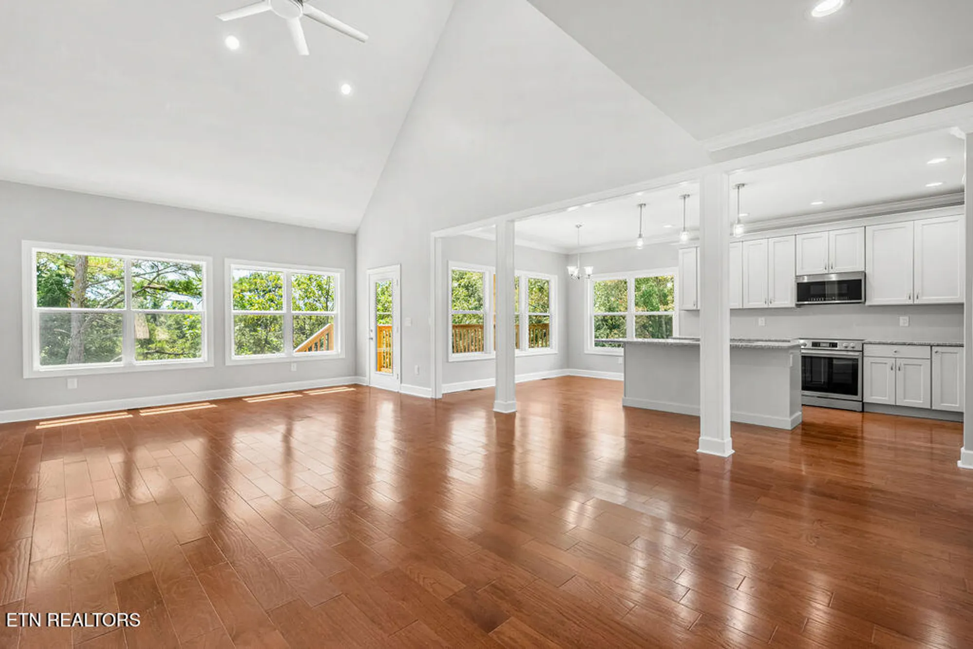 Property Slideshow image 18 of 48 | 168 amohi way, Loudon, TN, 37774