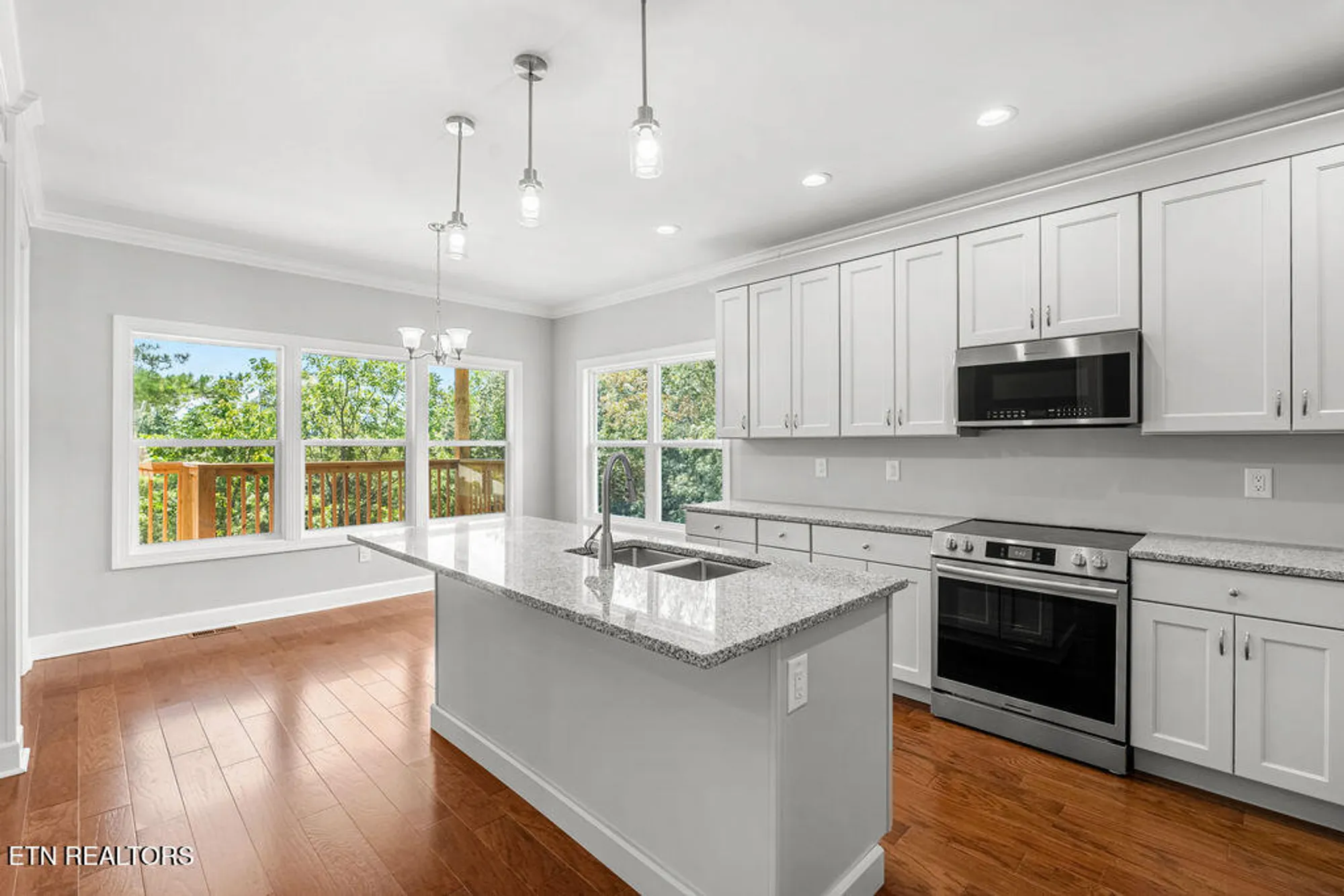 Property Slideshow image 14 of 48 | 168 amohi way, Loudon, TN, 37774