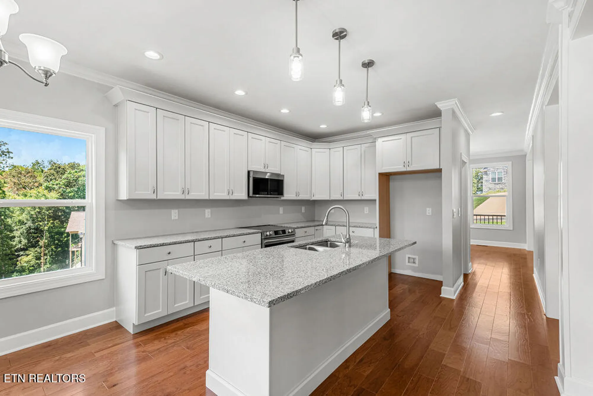 Property Slideshow image 15 of 48 | 168 amohi way, Loudon, TN, 37774