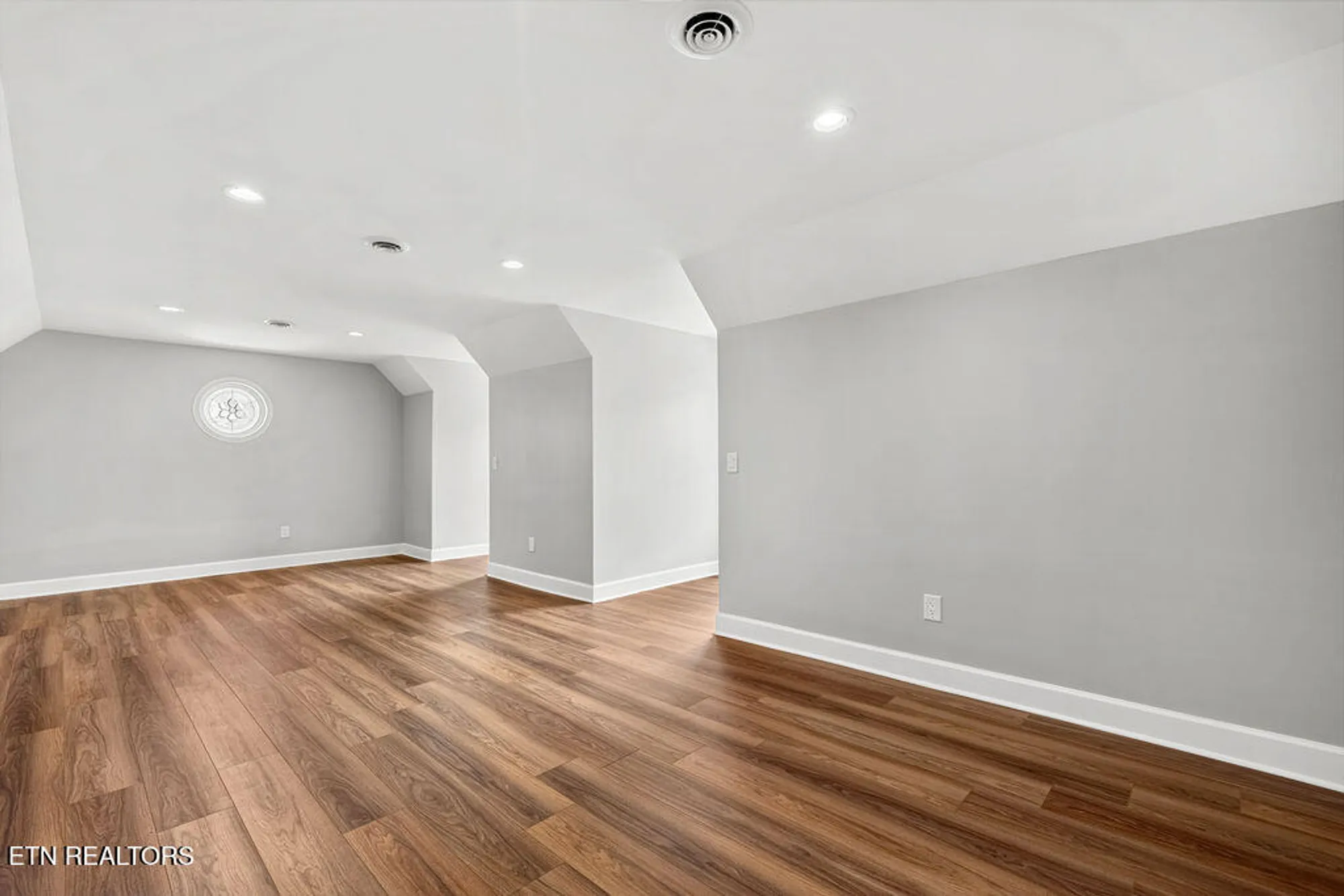 Property Slideshow image 42 of 48 | 168 amohi way, Loudon, TN, 37774