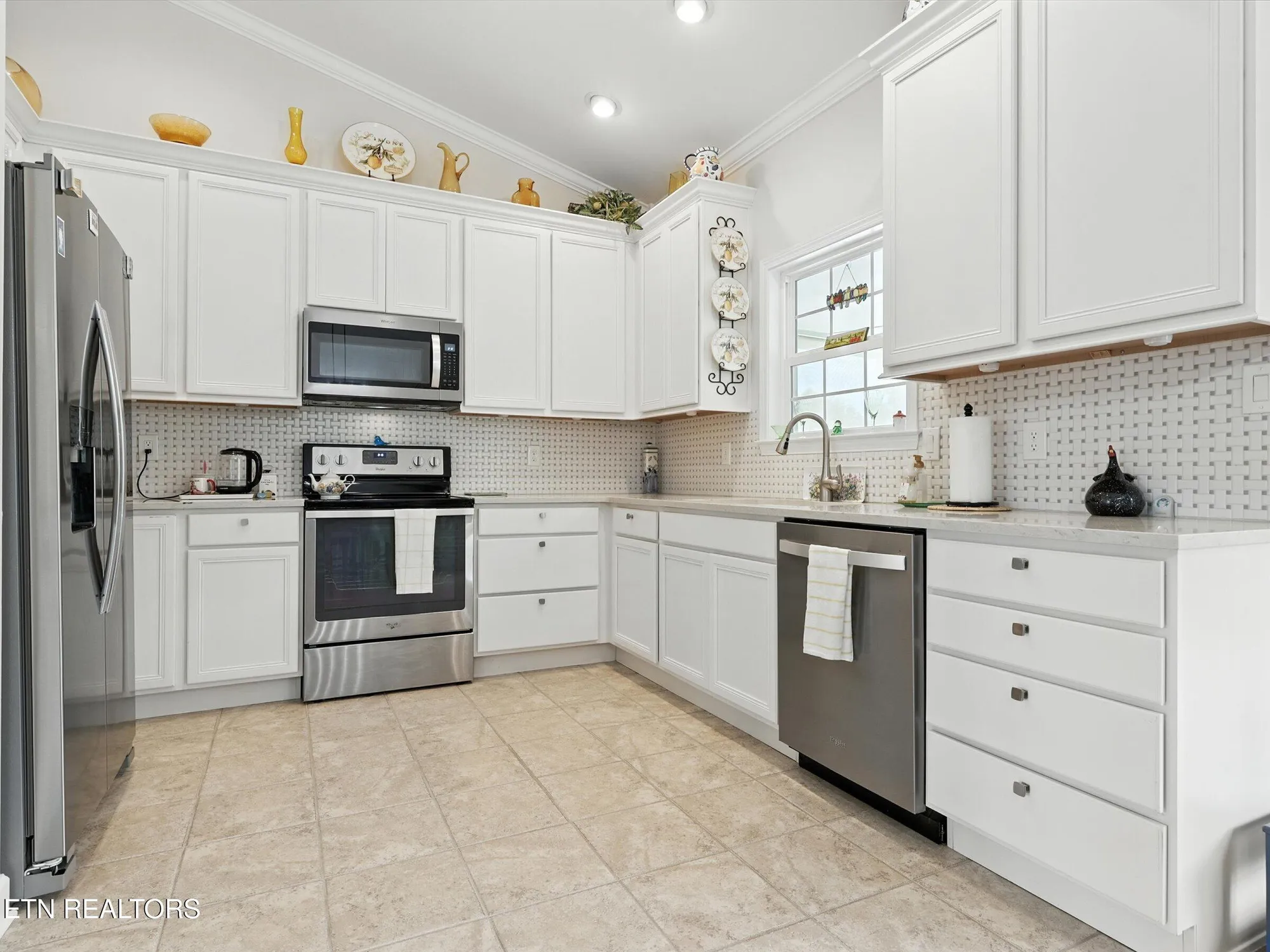 Property Slideshow image 5 of 29 | 108 pocola way, Loudon, TN, 37774