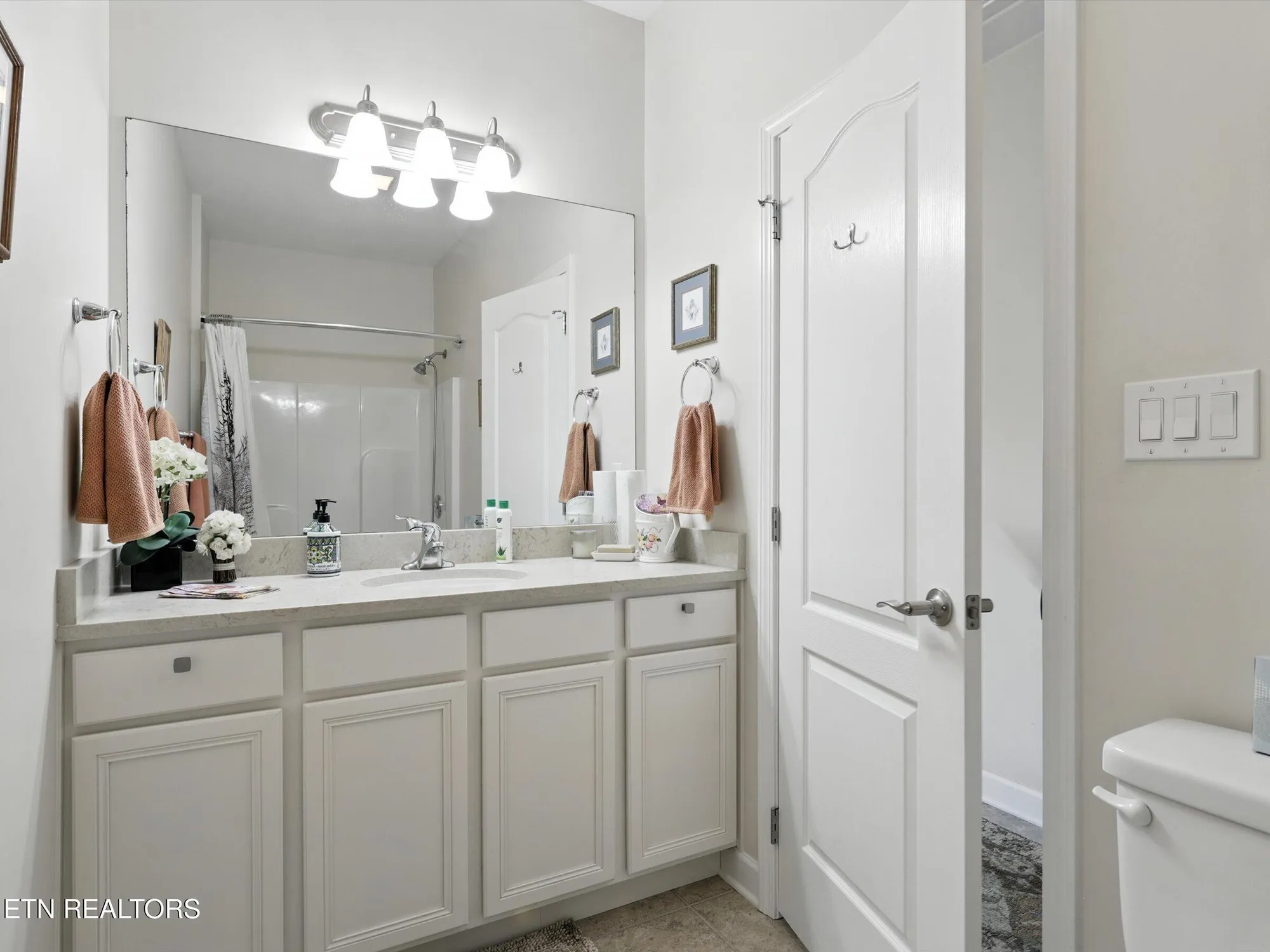 Property Slideshow image 17 of 29 | 108 pocola way, Loudon, TN, 37774