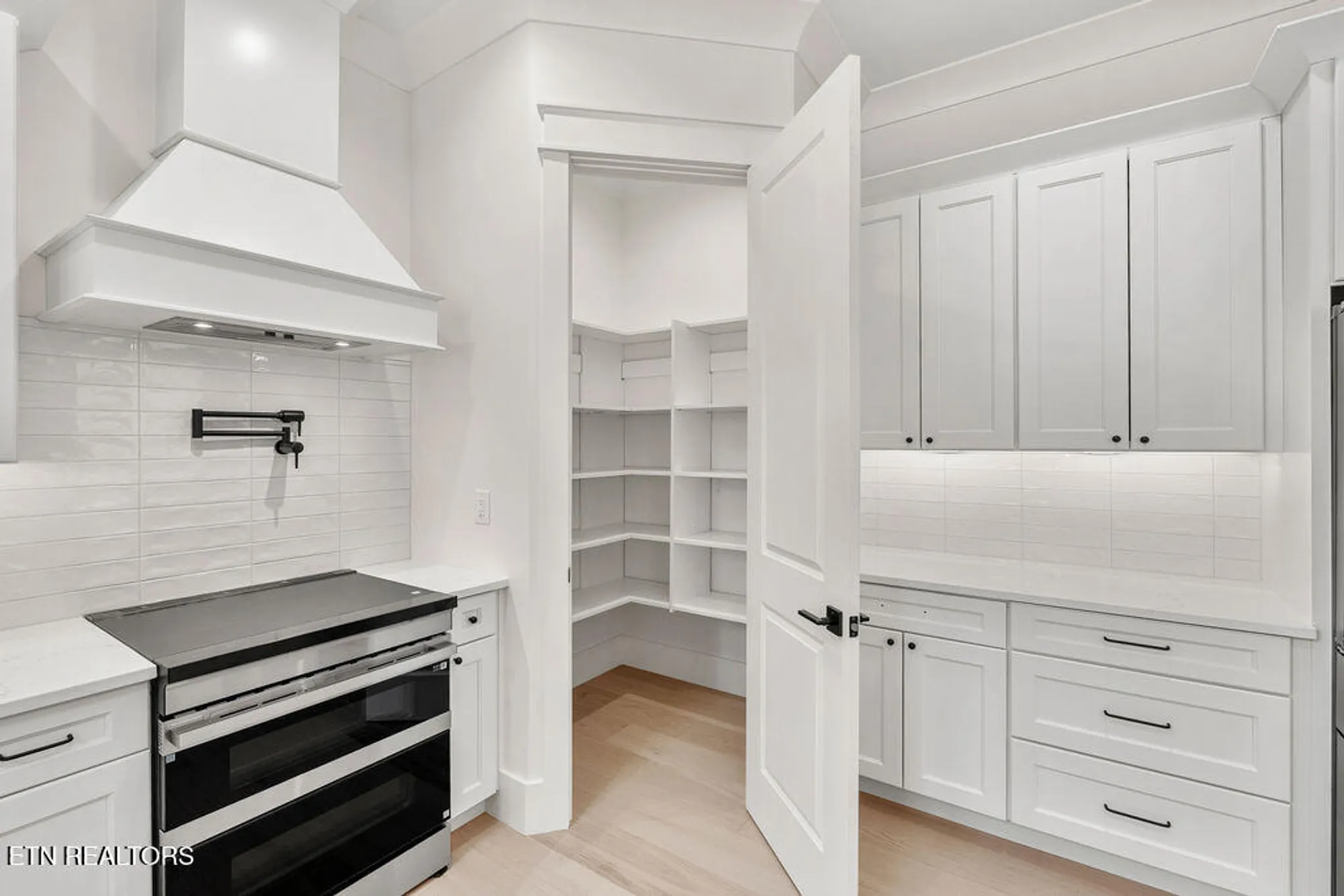 Property Slideshow image 14 of 29 | 147 gigi ln, Loudon, TN, 37774