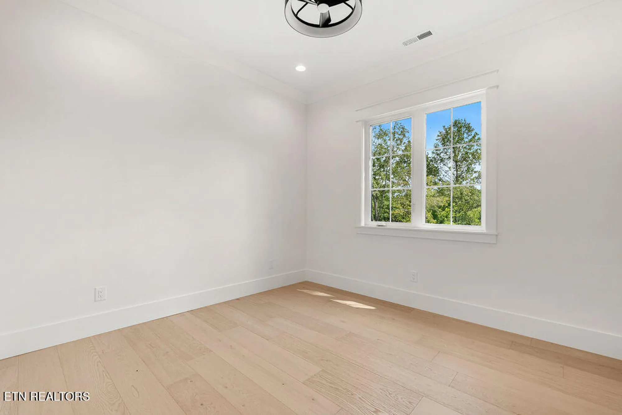 Property Slideshow image 25 of 29 | 147 gigi ln, Loudon, TN, 37774