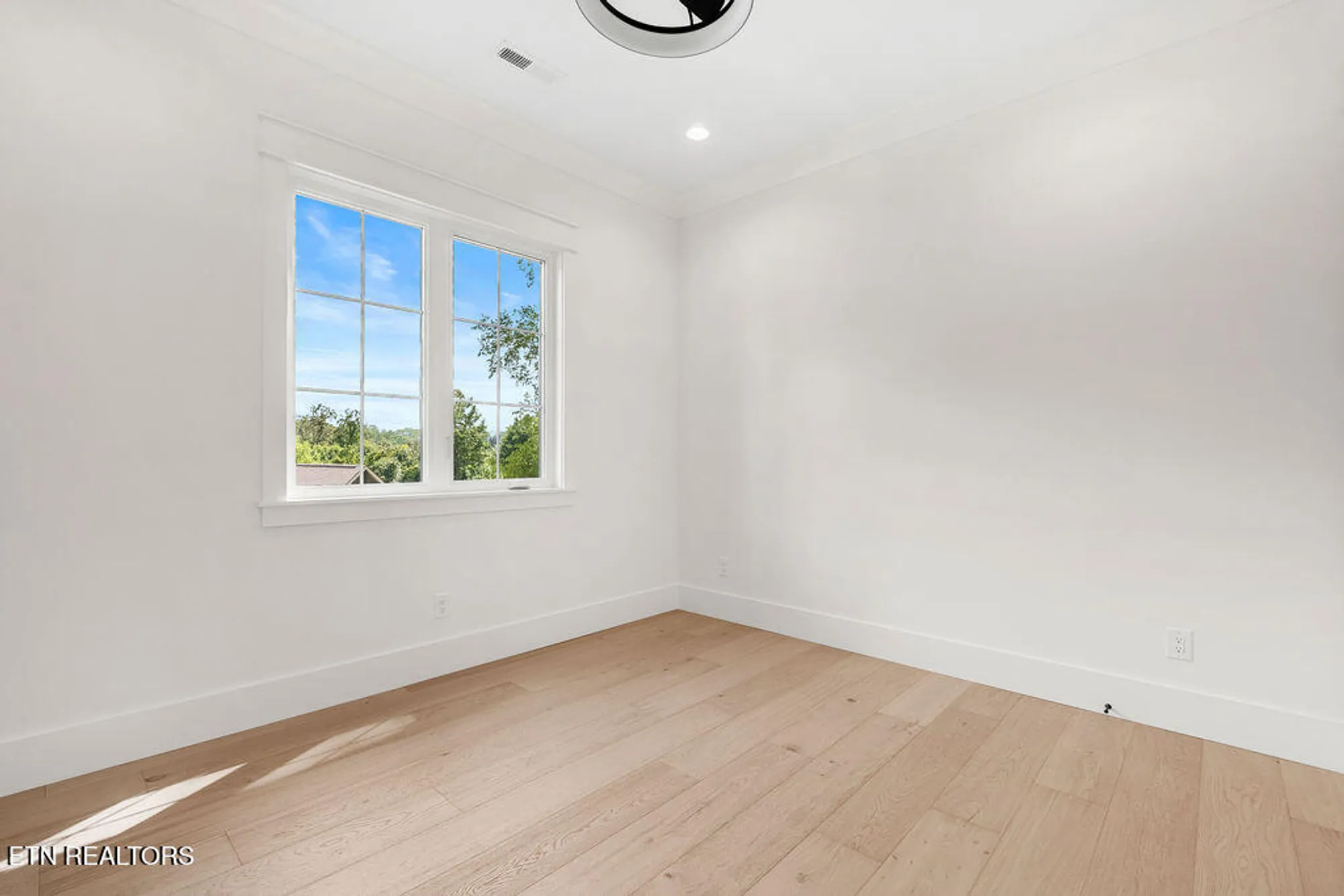 Property Slideshow image 21 of 29 | 147 gigi ln, Loudon, TN, 37774