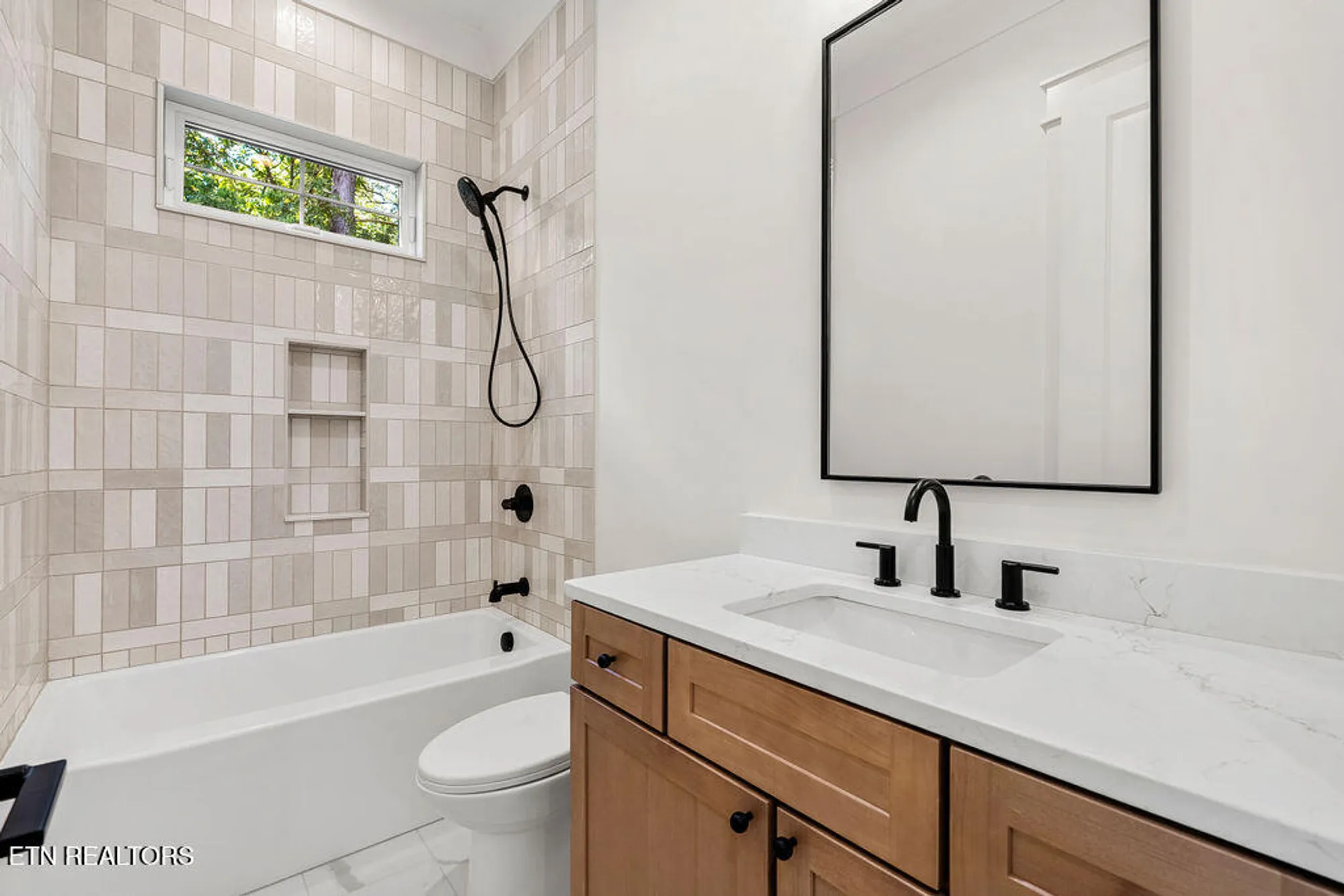 Property Slideshow image 23 of 29 | 147 gigi ln, Loudon, TN, 37774