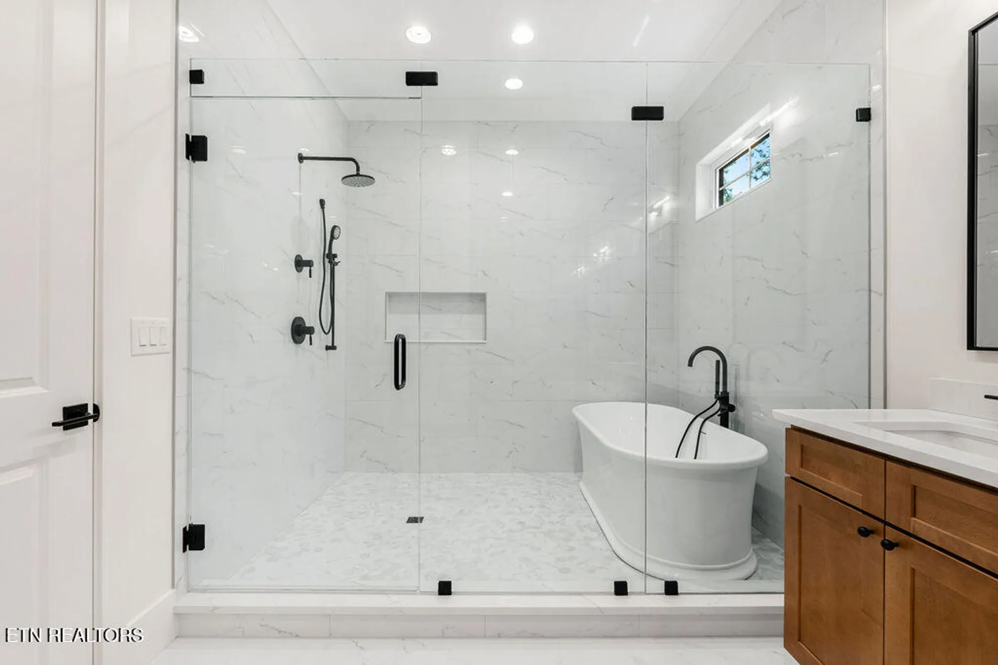 Property Slideshow image 20 of 29 | 147 gigi ln, Loudon, TN, 37774