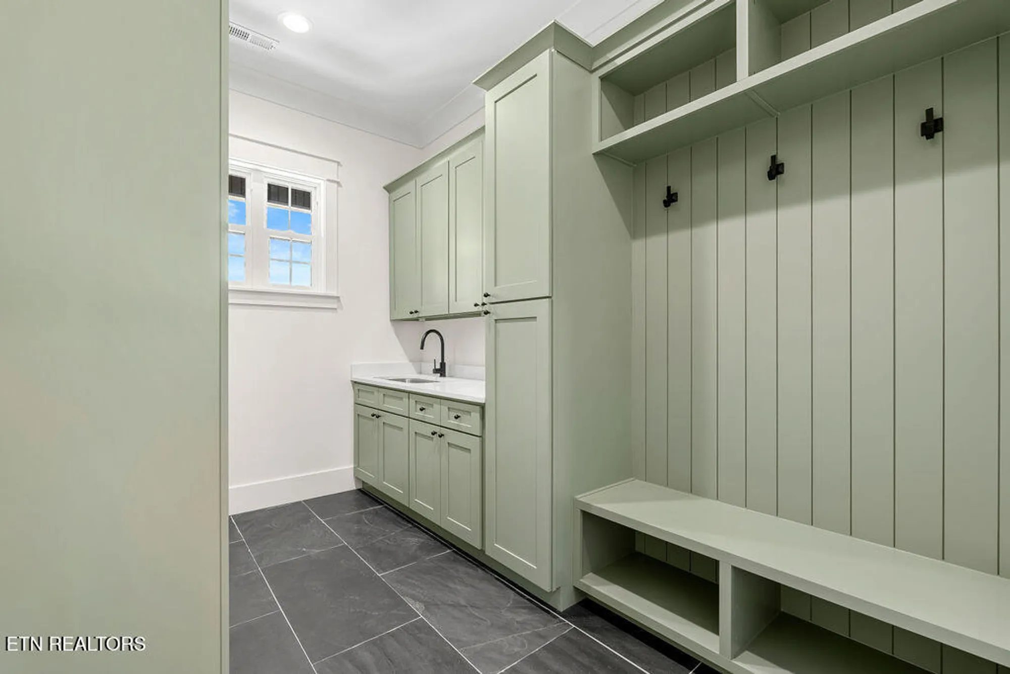 Property Slideshow image 26 of 29 | 147 gigi ln, Loudon, TN, 37774