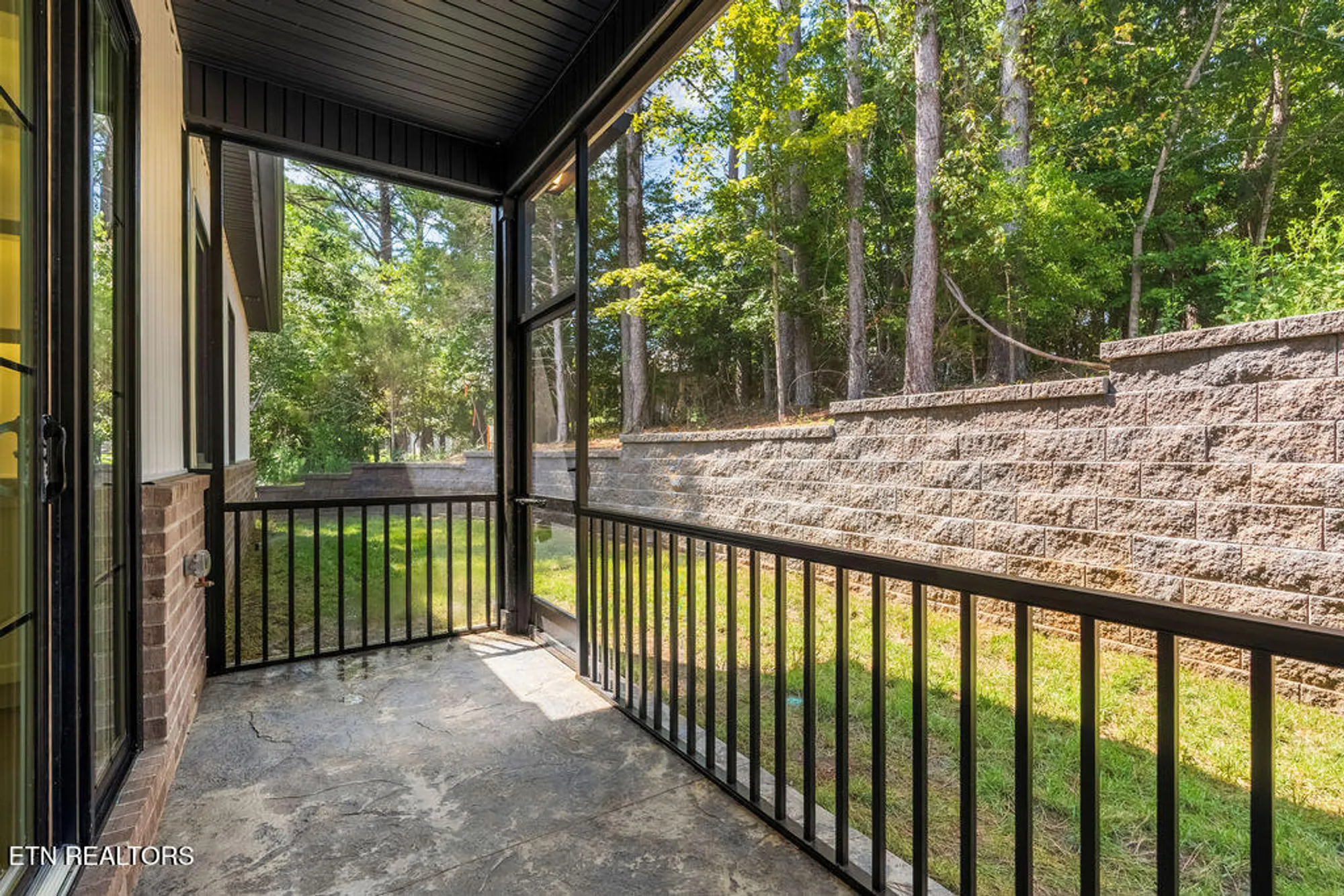 Property Slideshow image 5 of 29 | 147 gigi ln, Loudon, TN, 37774