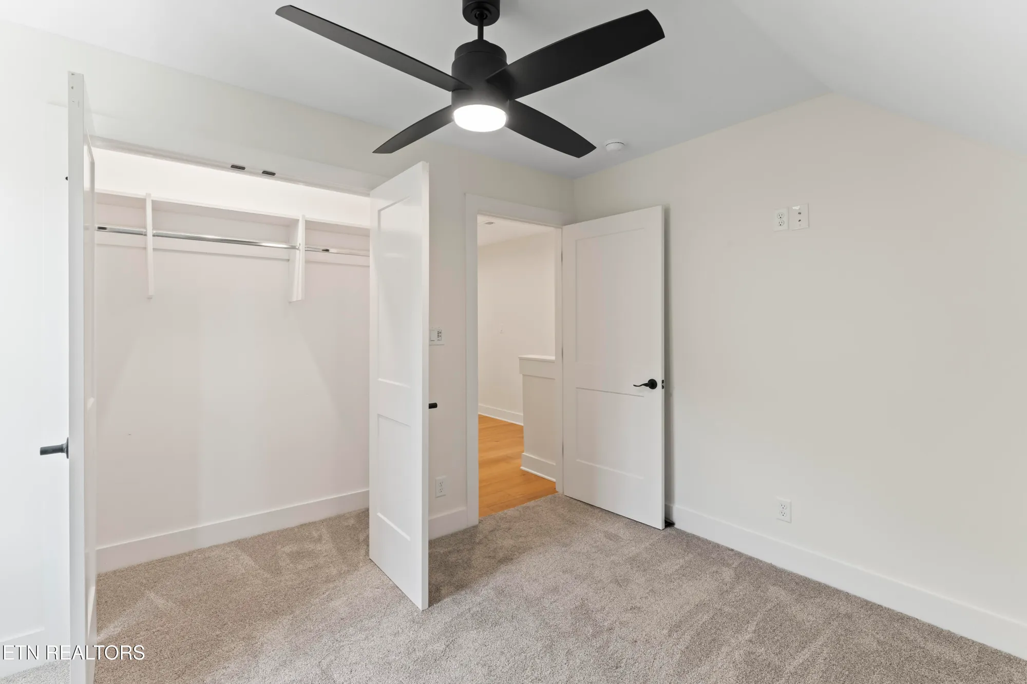 Property Slideshow image 31 of 47 | 208 mialaquo rd, Loudon, TN, 37774