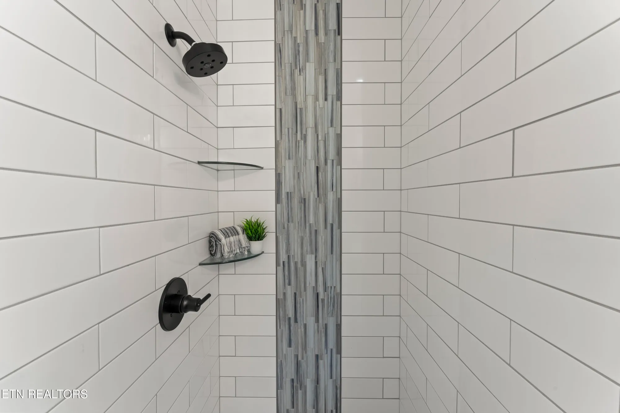 Property Slideshow image 37 of 47 | 208 mialaquo rd, Loudon, TN, 37774