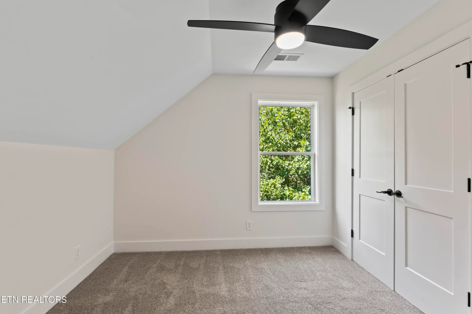 Property Slideshow image 35 of 47 | 208 mialaquo rd, Loudon, TN, 37774