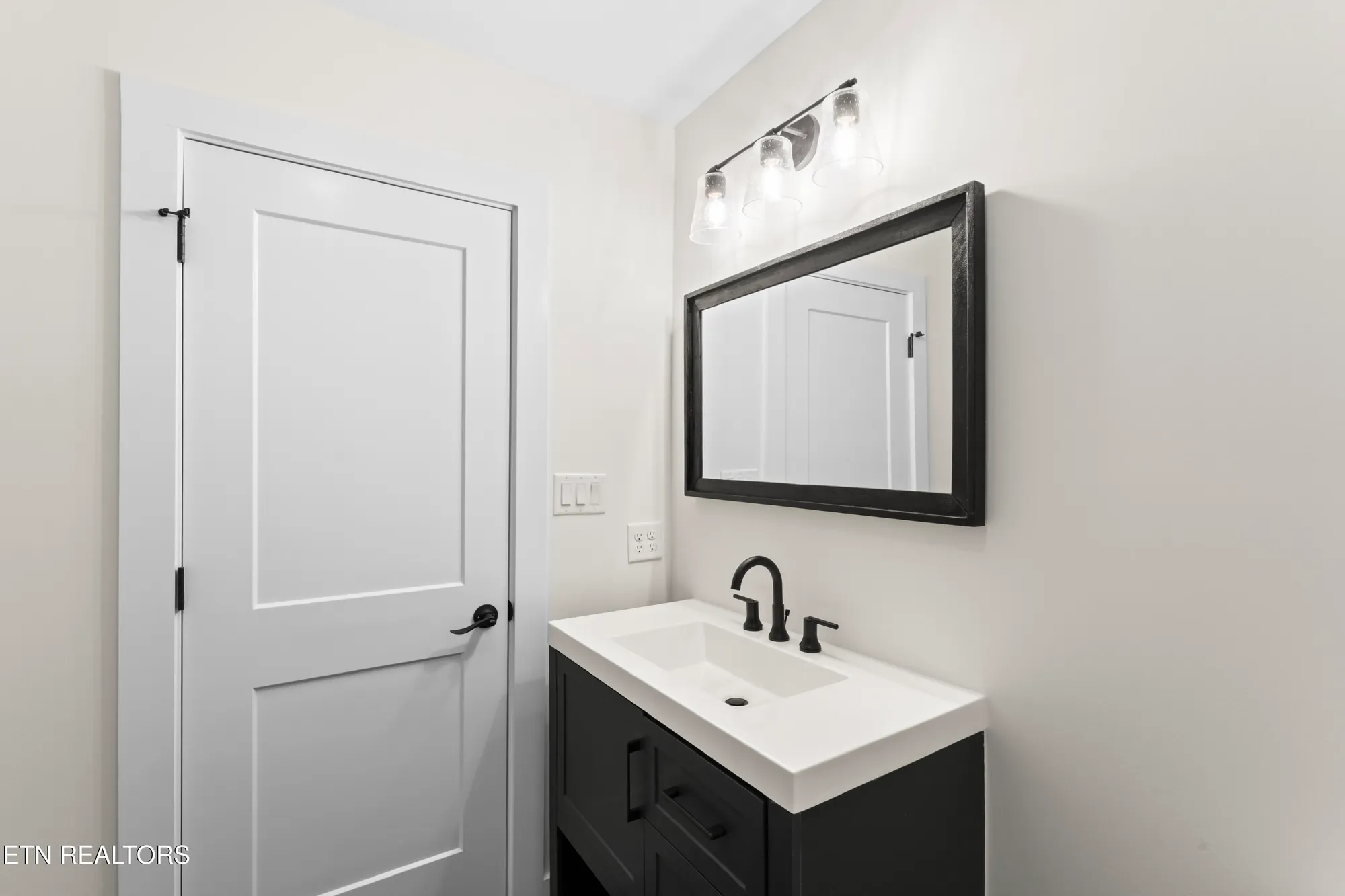 Property Slideshow image 32 of 47 | 208 mialaquo rd, Loudon, TN, 37774