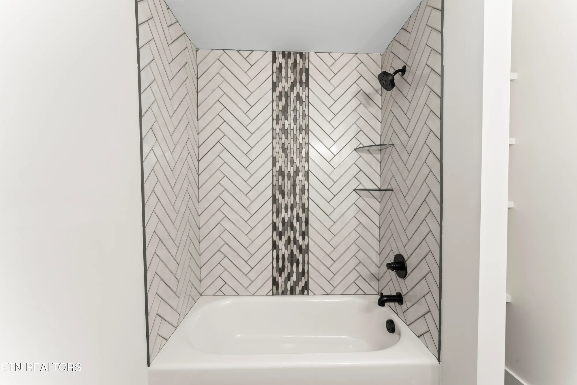 Property Slideshow image 33 of 47 | 208 mialaquo rd, Loudon, TN, 37774