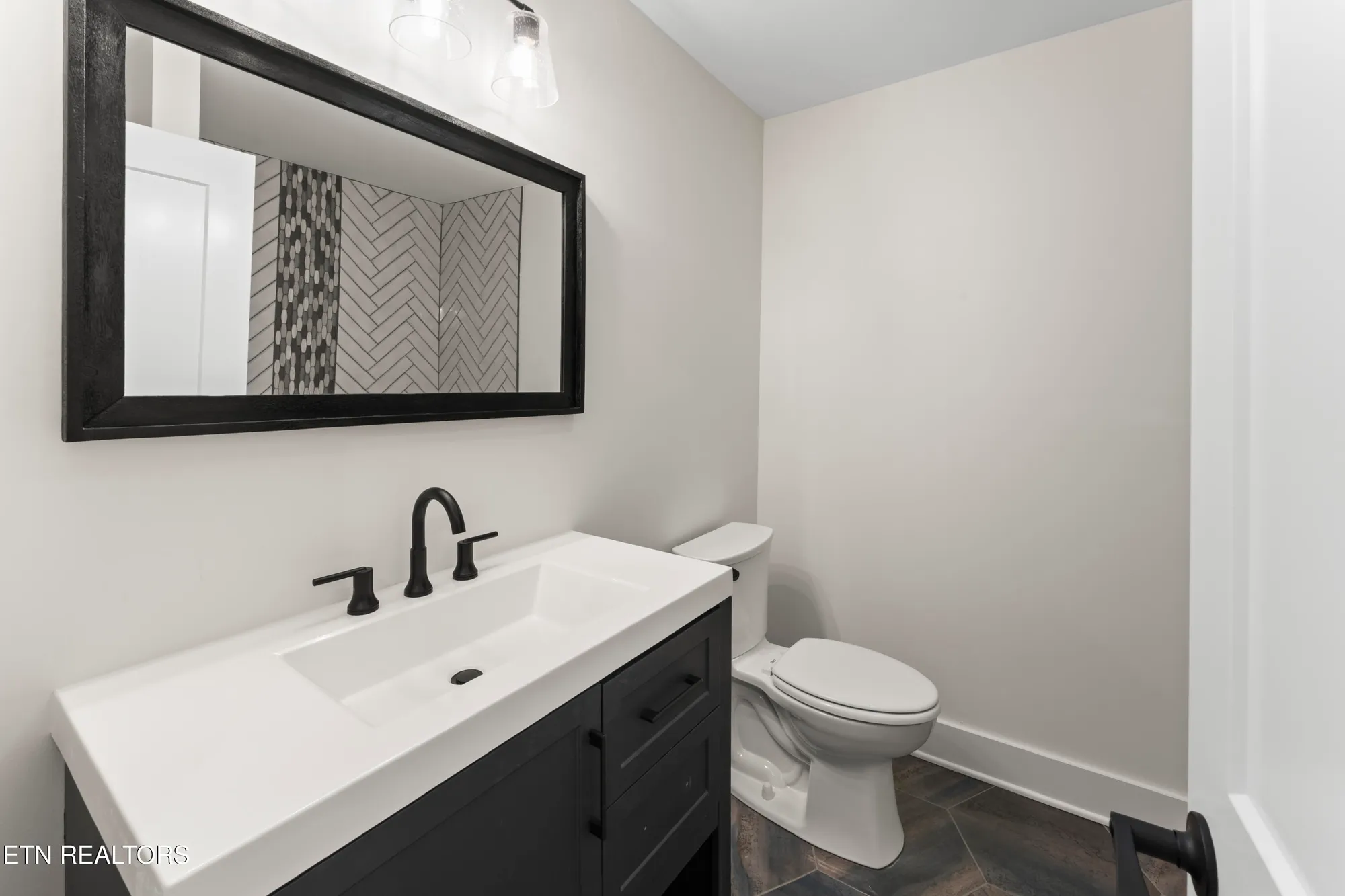 Property Slideshow image 34 of 47 | 208 mialaquo rd, Loudon, TN, 37774