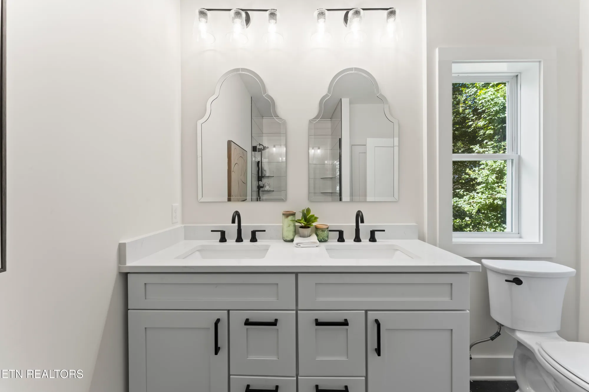 Property Slideshow image 22 of 47 | 208 mialaquo rd, Loudon, TN, 37774