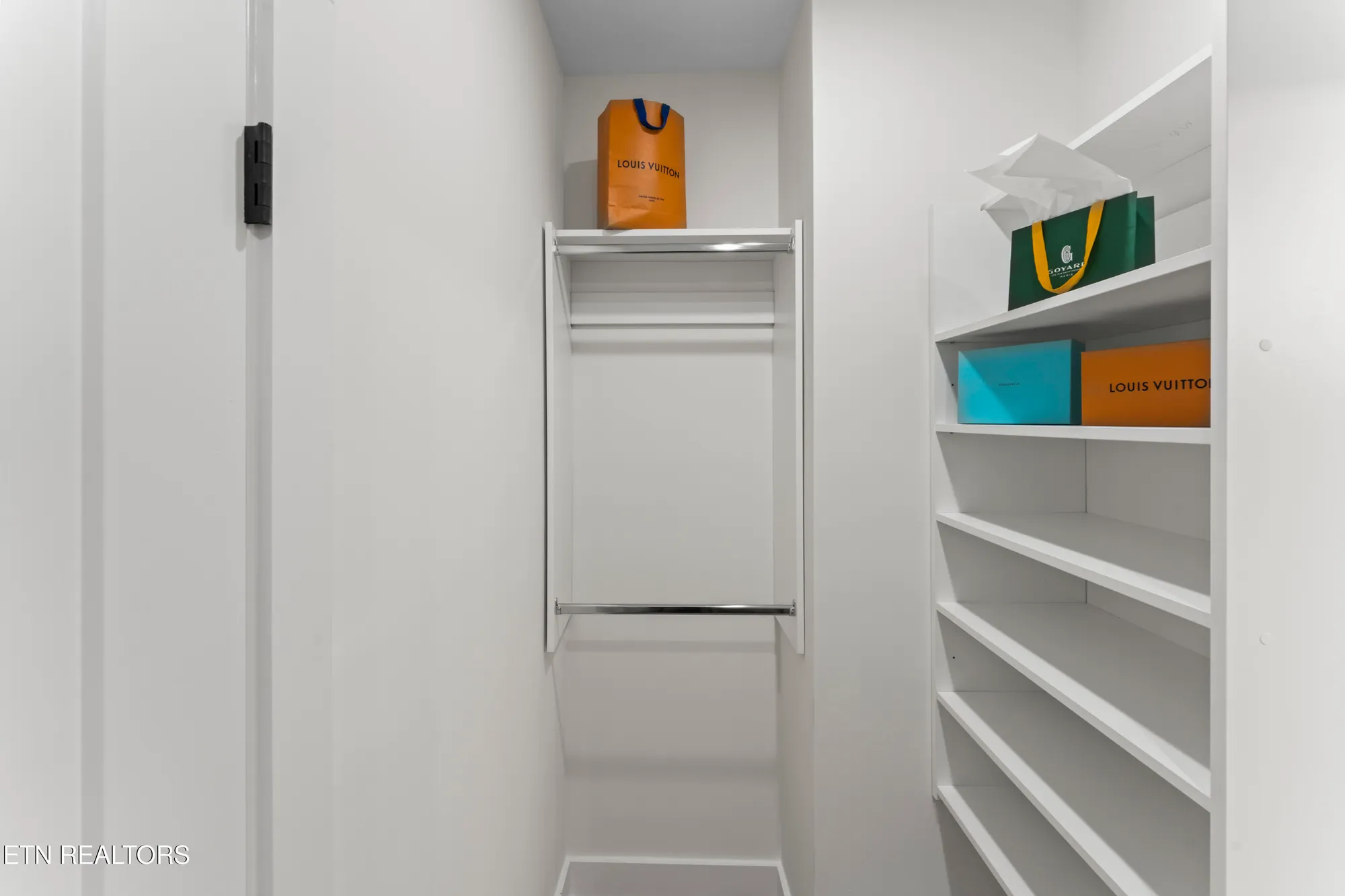 Property Slideshow image 20 of 47 | 208 mialaquo rd, Loudon, TN, 37774