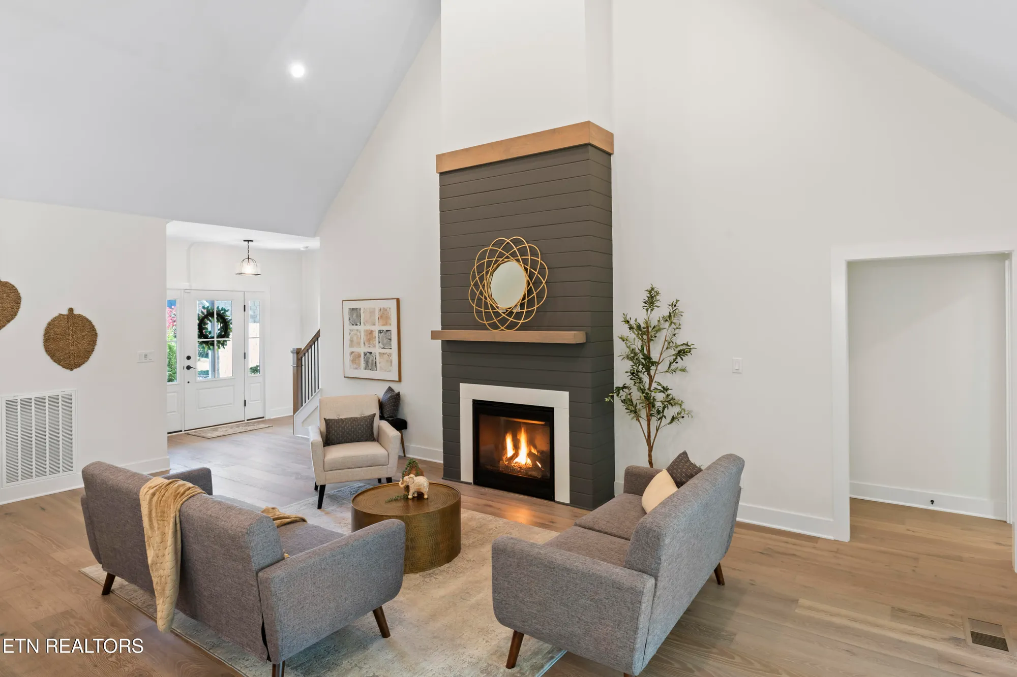 Property Slideshow image 5 of 47 | 208 mialaquo rd, Loudon, TN, 37774