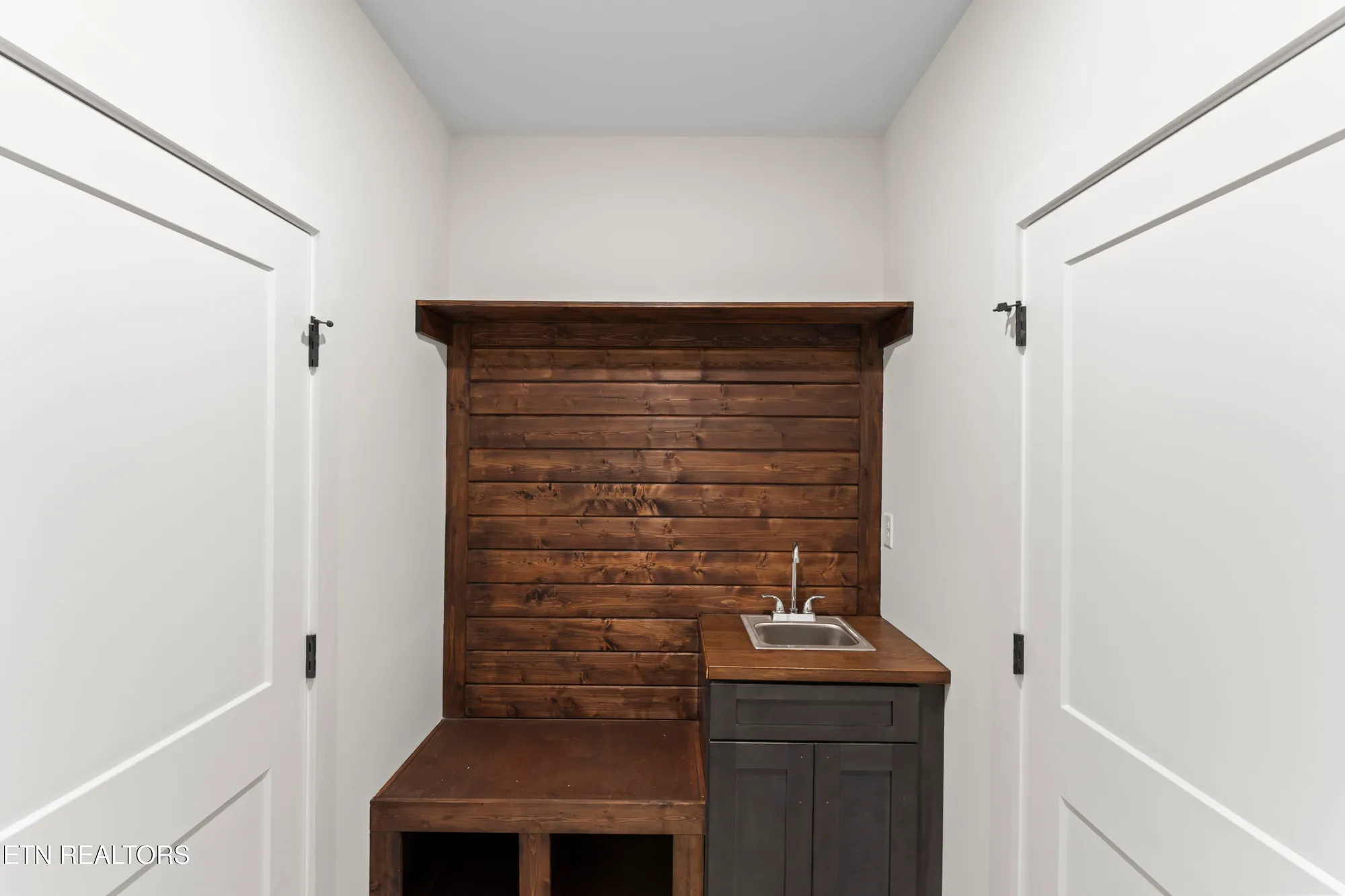 Property Slideshow image 38 of 47 | 208 mialaquo rd, Loudon, TN, 37774