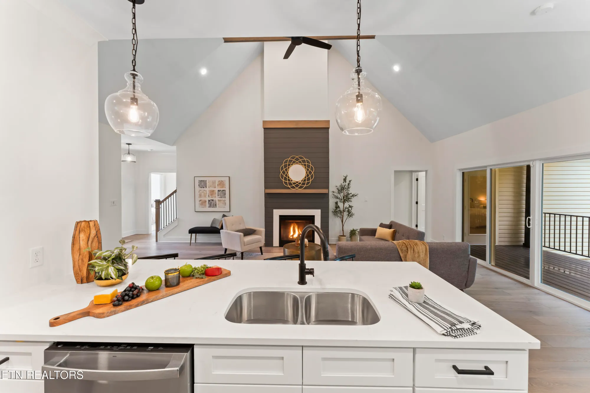 Property Slideshow image 13 of 47 | 208 mialaquo rd, Loudon, TN, 37774