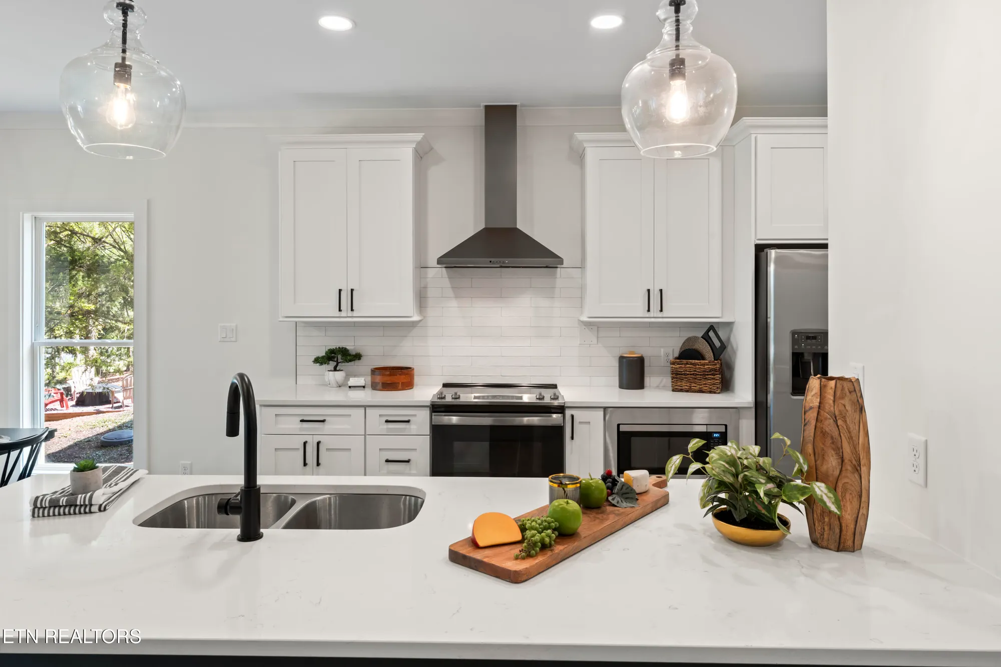 Property Slideshow image 12 of 47 | 208 mialaquo rd, Loudon, TN, 37774